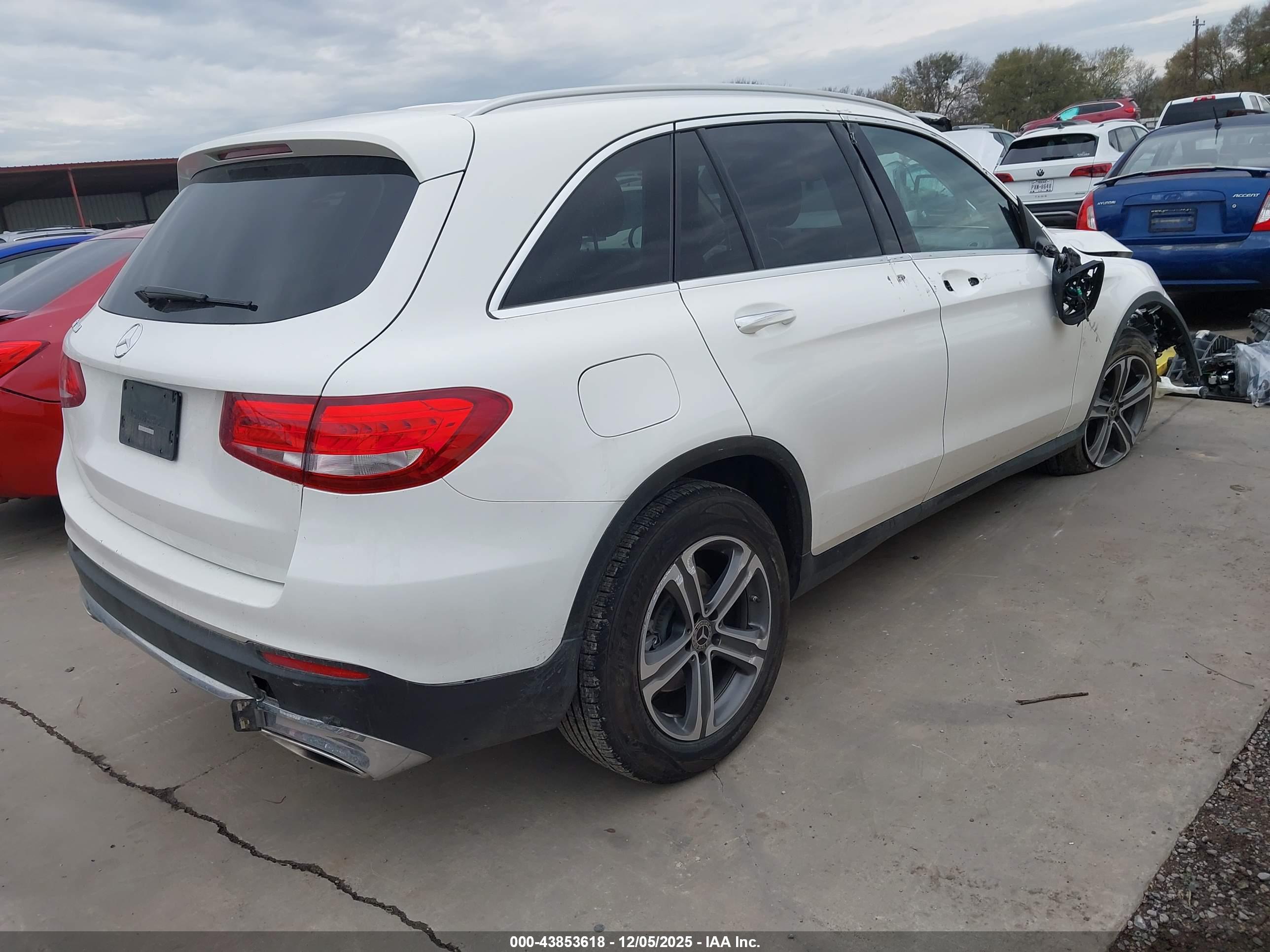 MERCEDES-BENZ GLC image 4