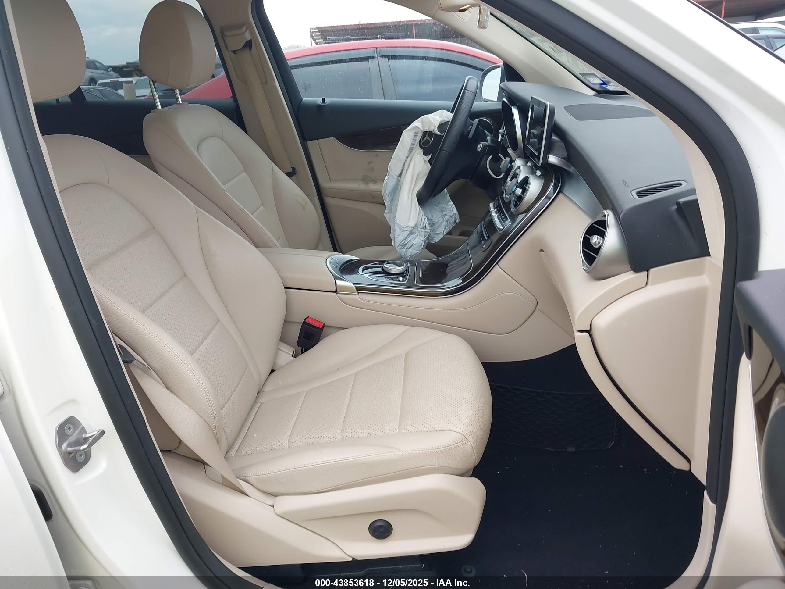 MERCEDES-BENZ GLC image 5