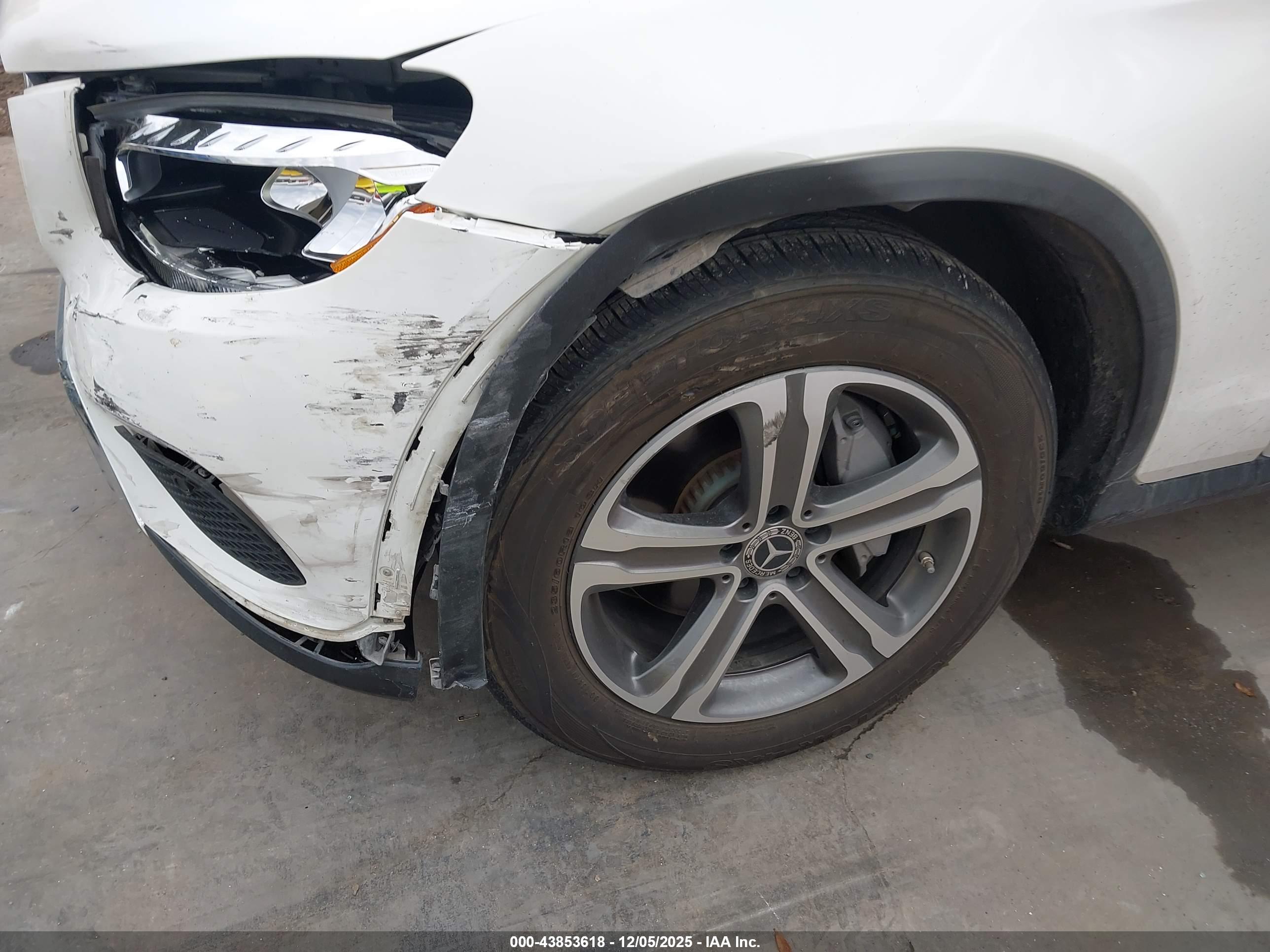 MERCEDES-BENZ GLC image 6