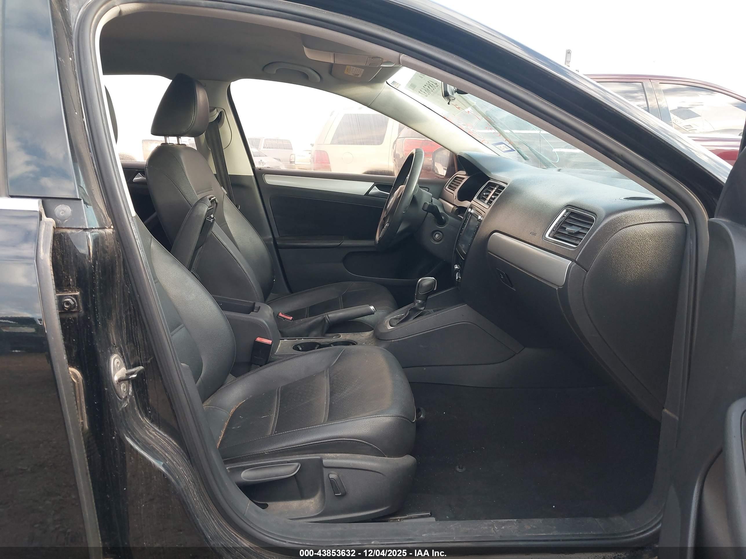 VOLKSWAGEN JETTA image 5