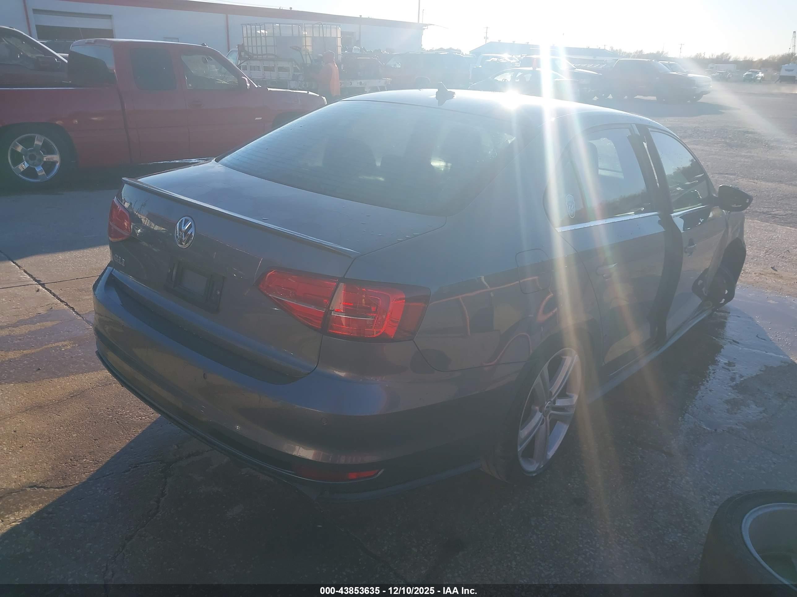 VOLKSWAGEN JETTA image 4