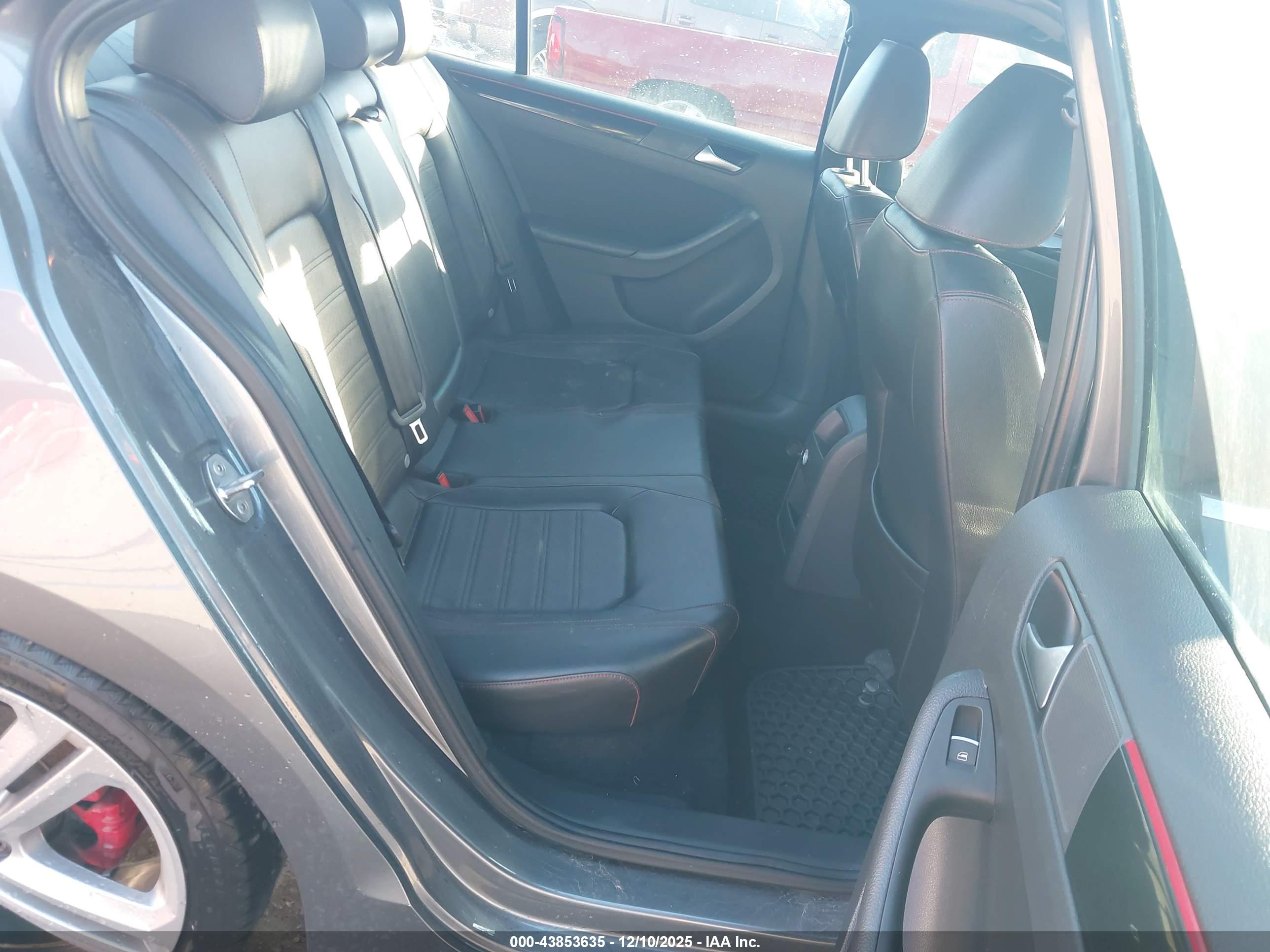 VOLKSWAGEN JETTA image 8