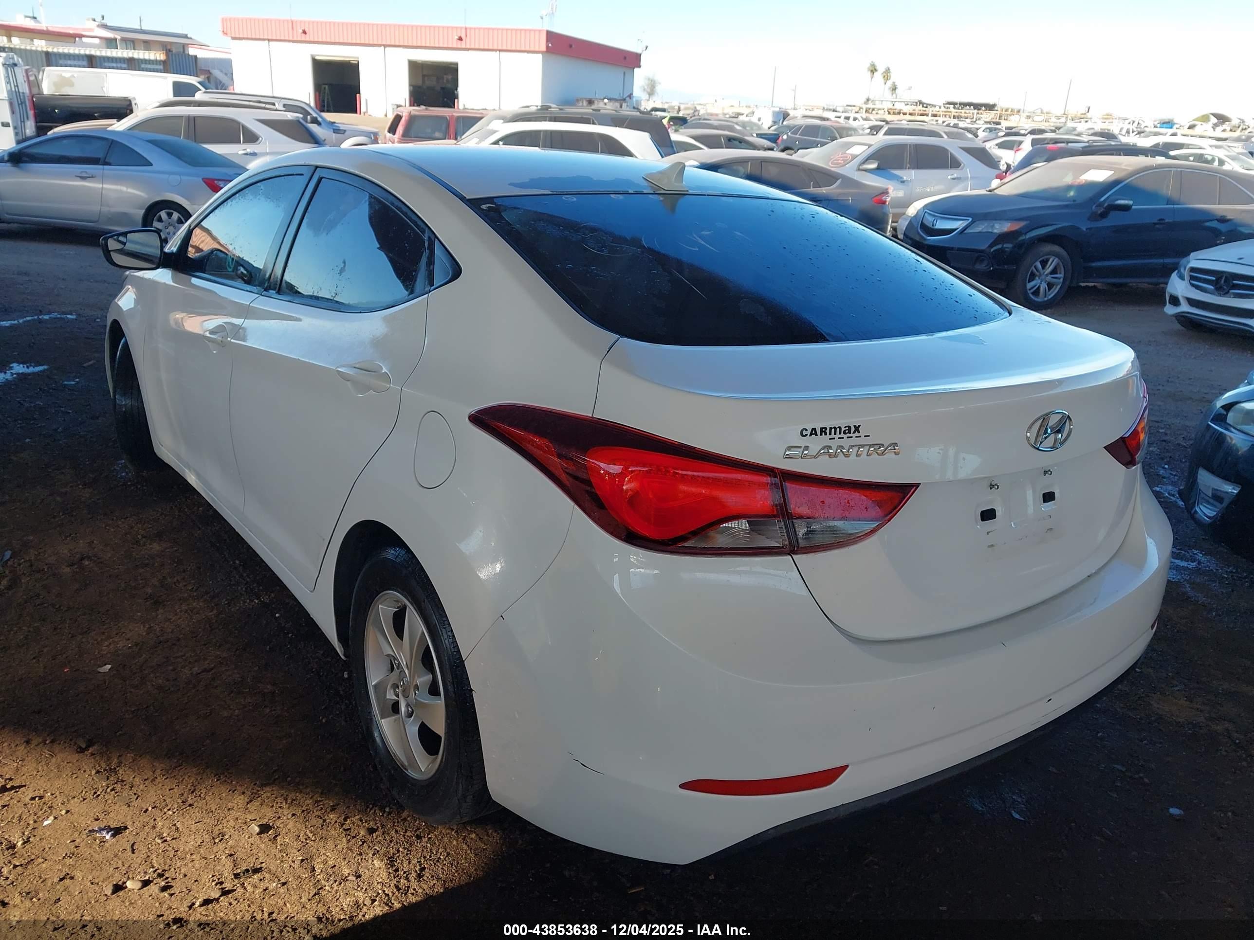 HYUNDAI ELANTRA image 3