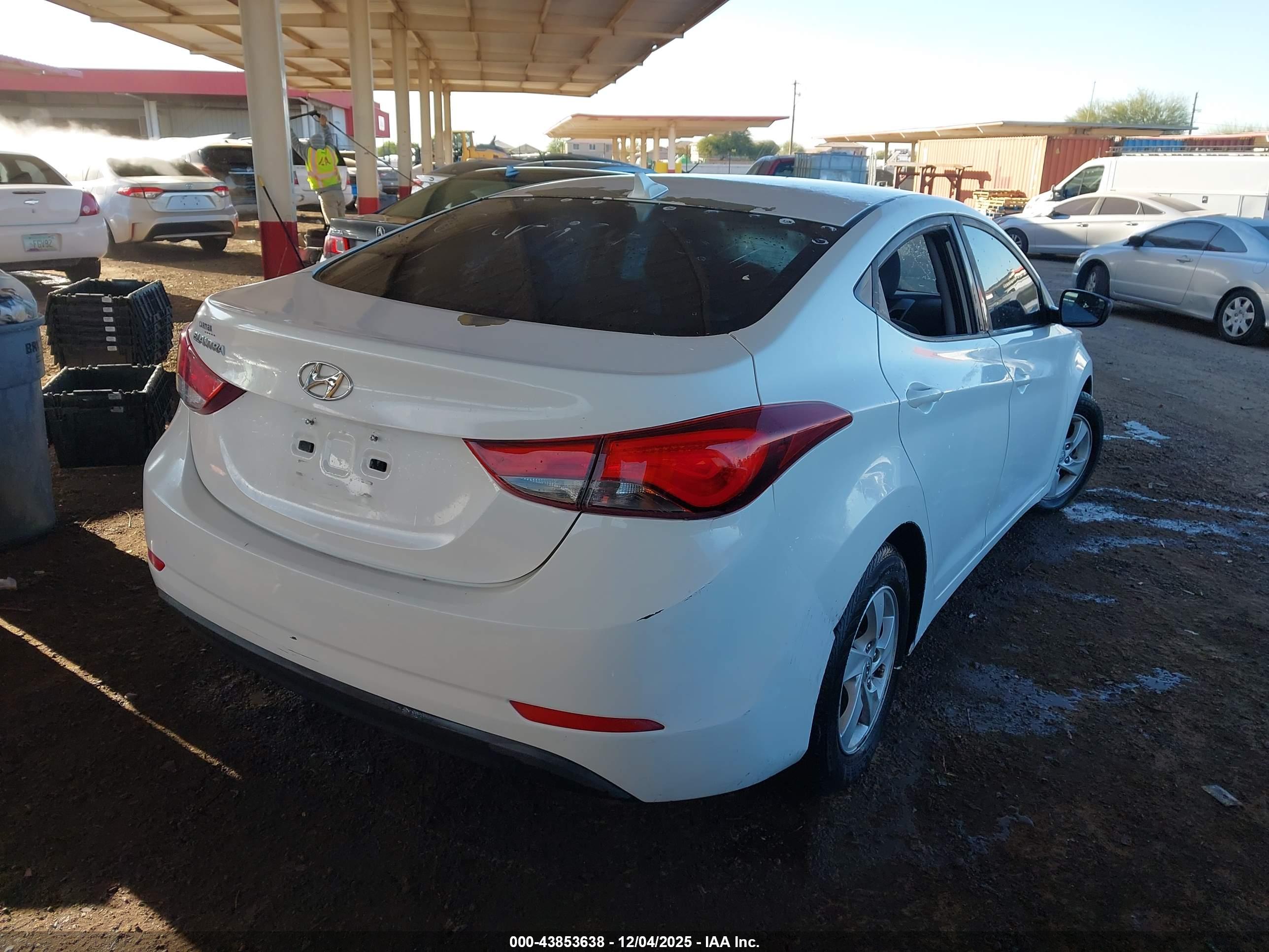 HYUNDAI ELANTRA image 4