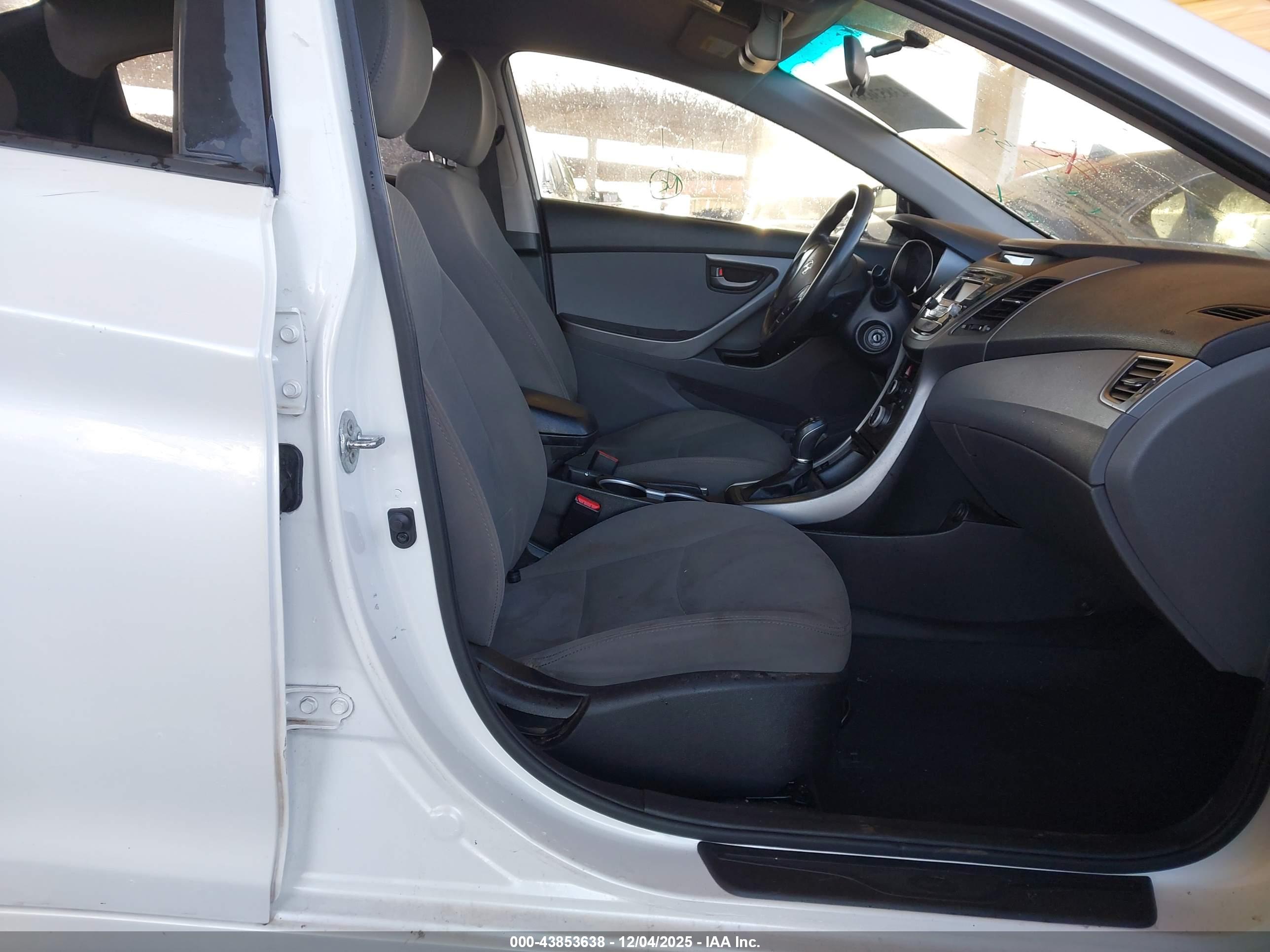 HYUNDAI ELANTRA image 5