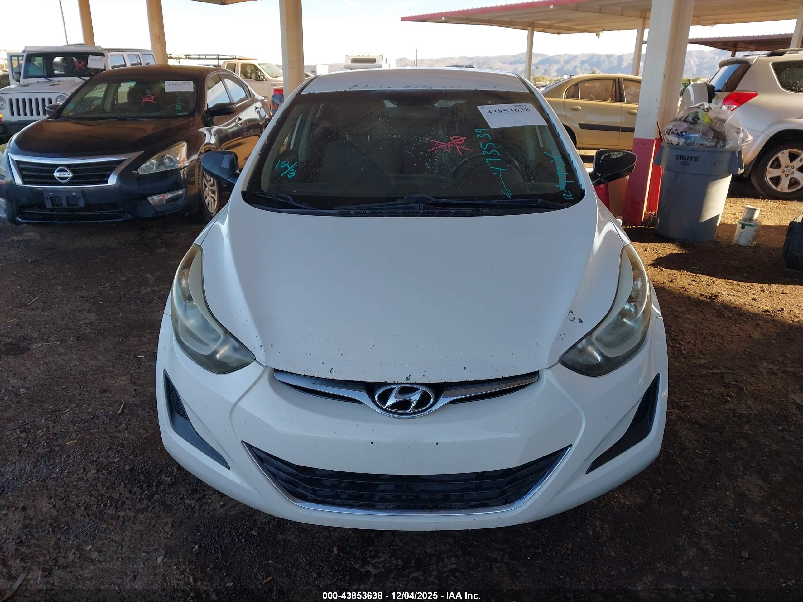 HYUNDAI ELANTRA image 6