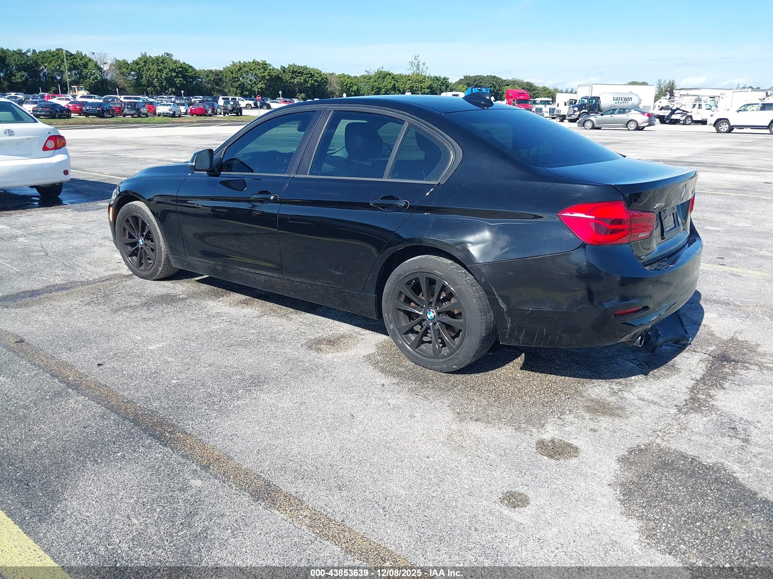 BMW 320I image 3