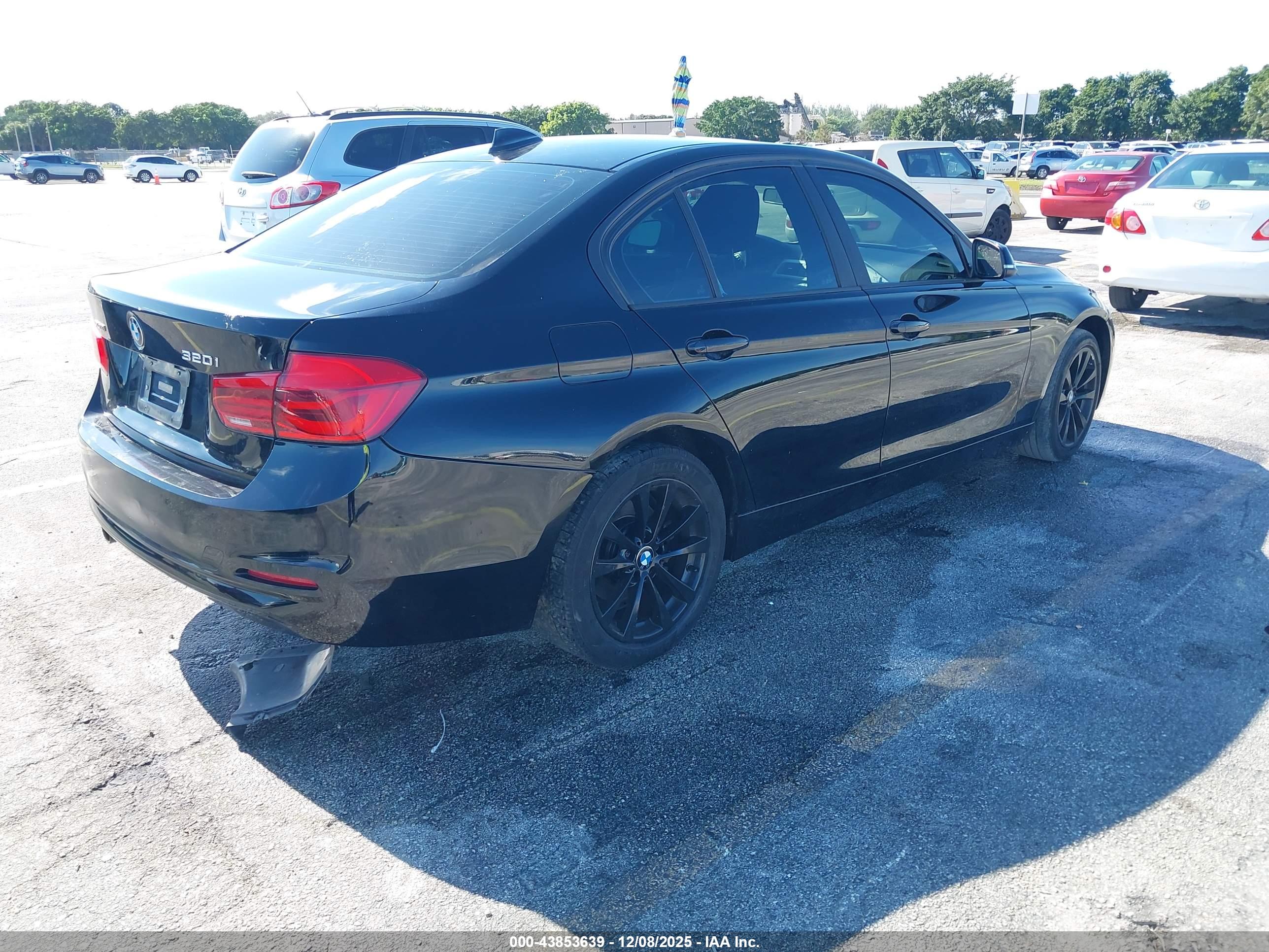 BMW 320I image 4