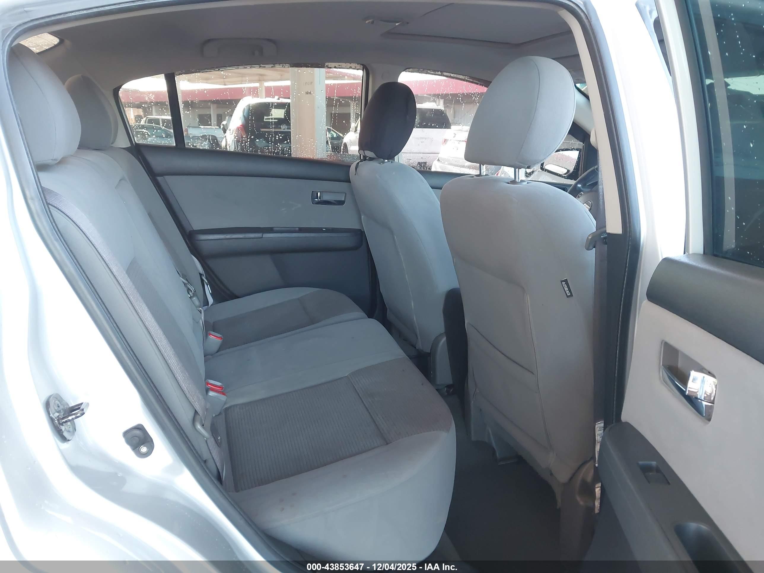 NISSAN SENTRA image 8