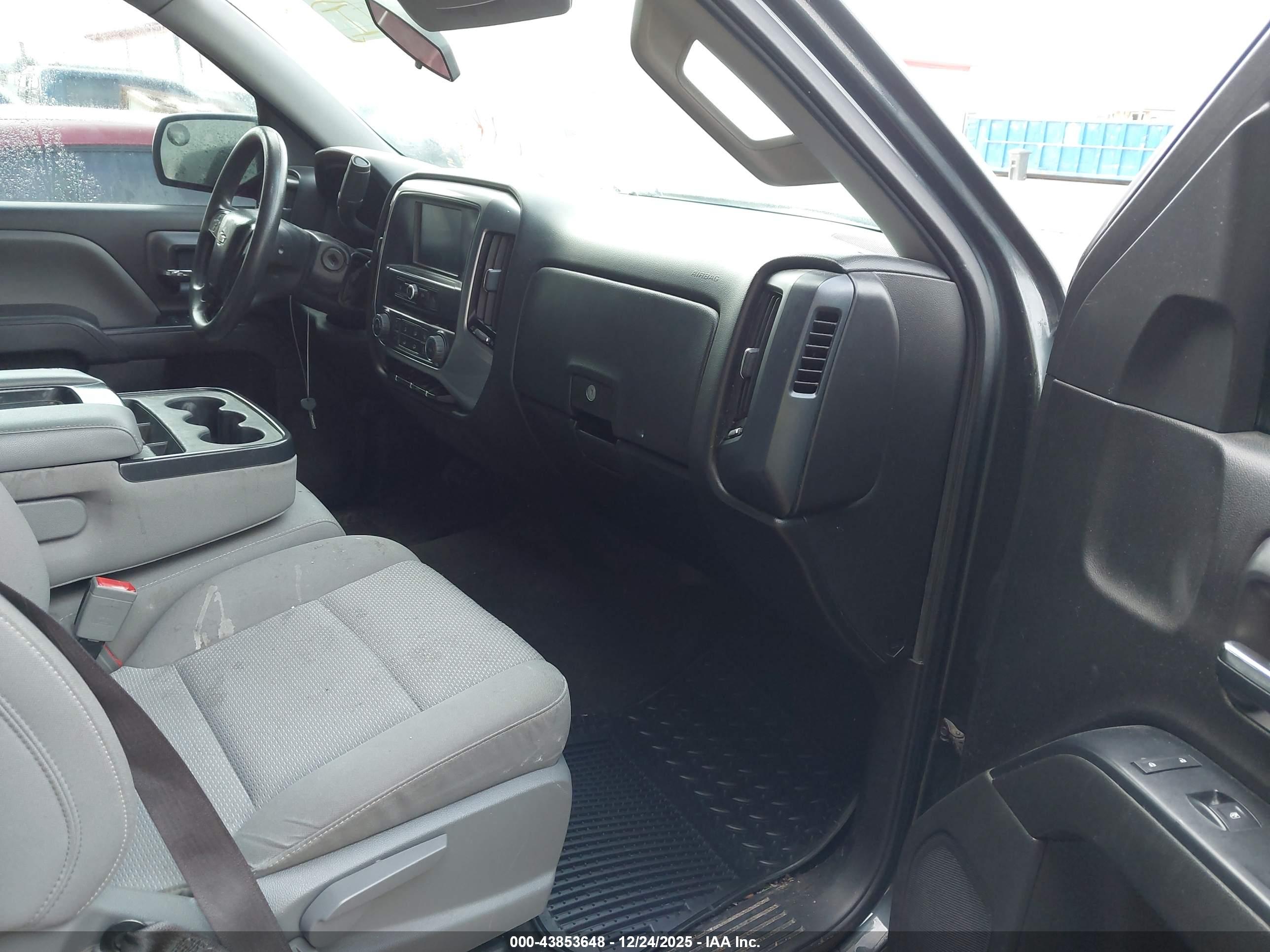 CHEVROLET SILVERADO image 5