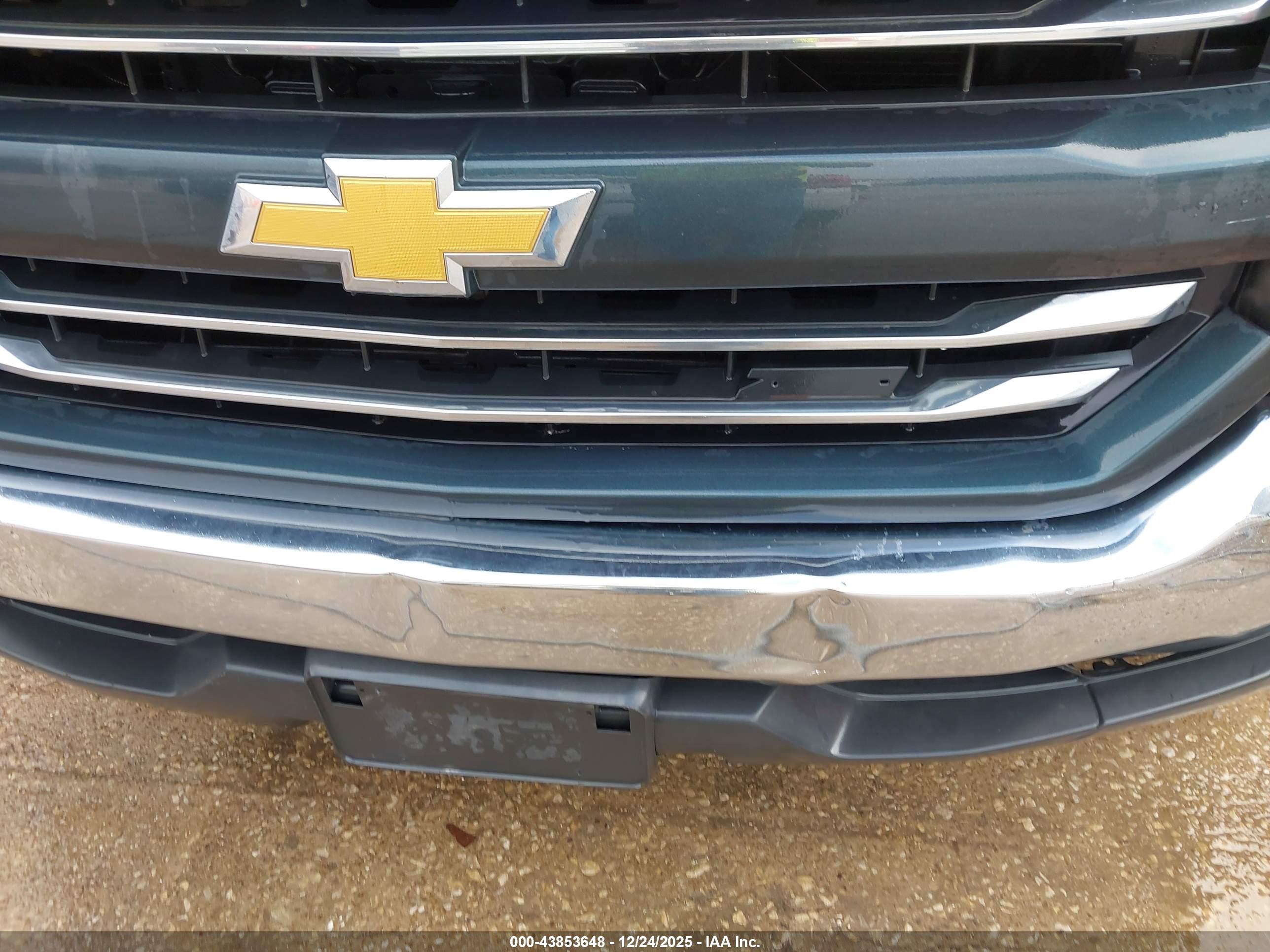 CHEVROLET SILVERADO image 6