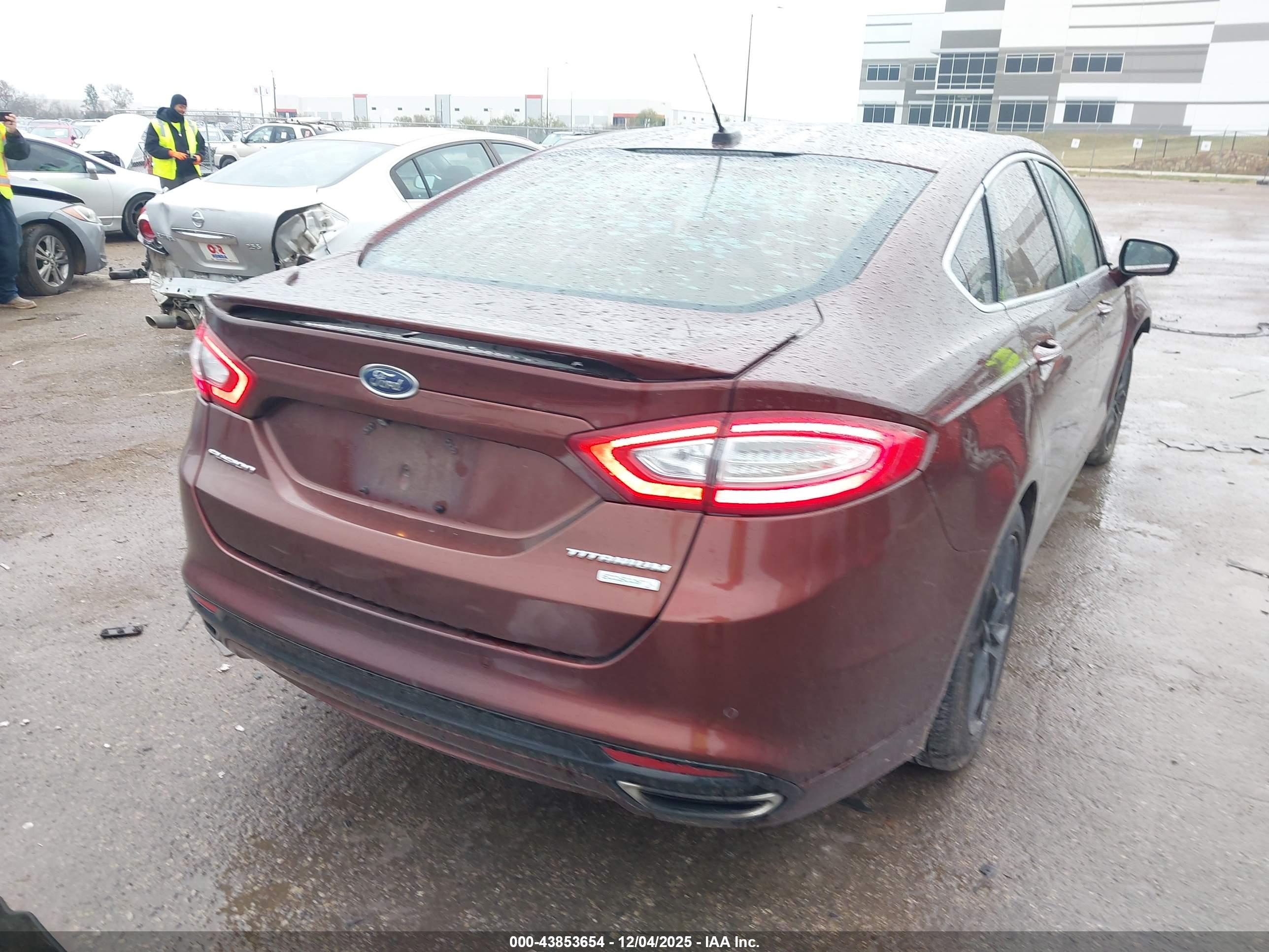 FORD FUSION image 4