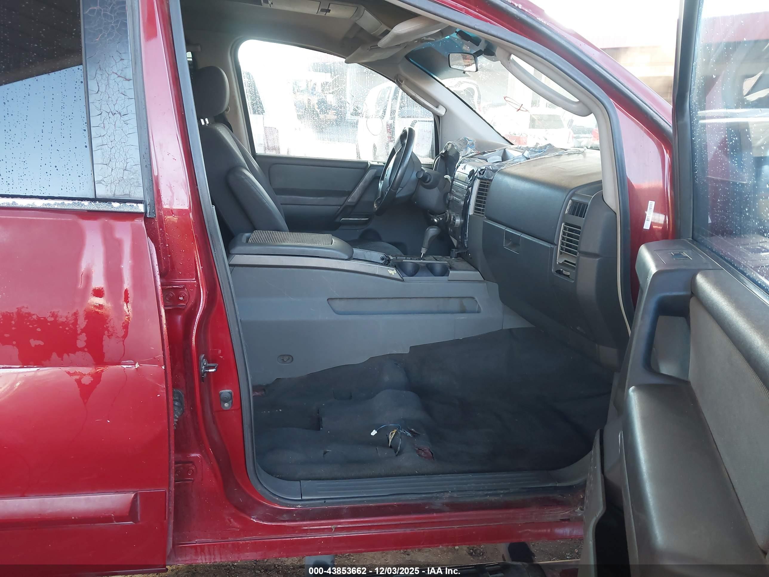 NISSAN TITAN image 5