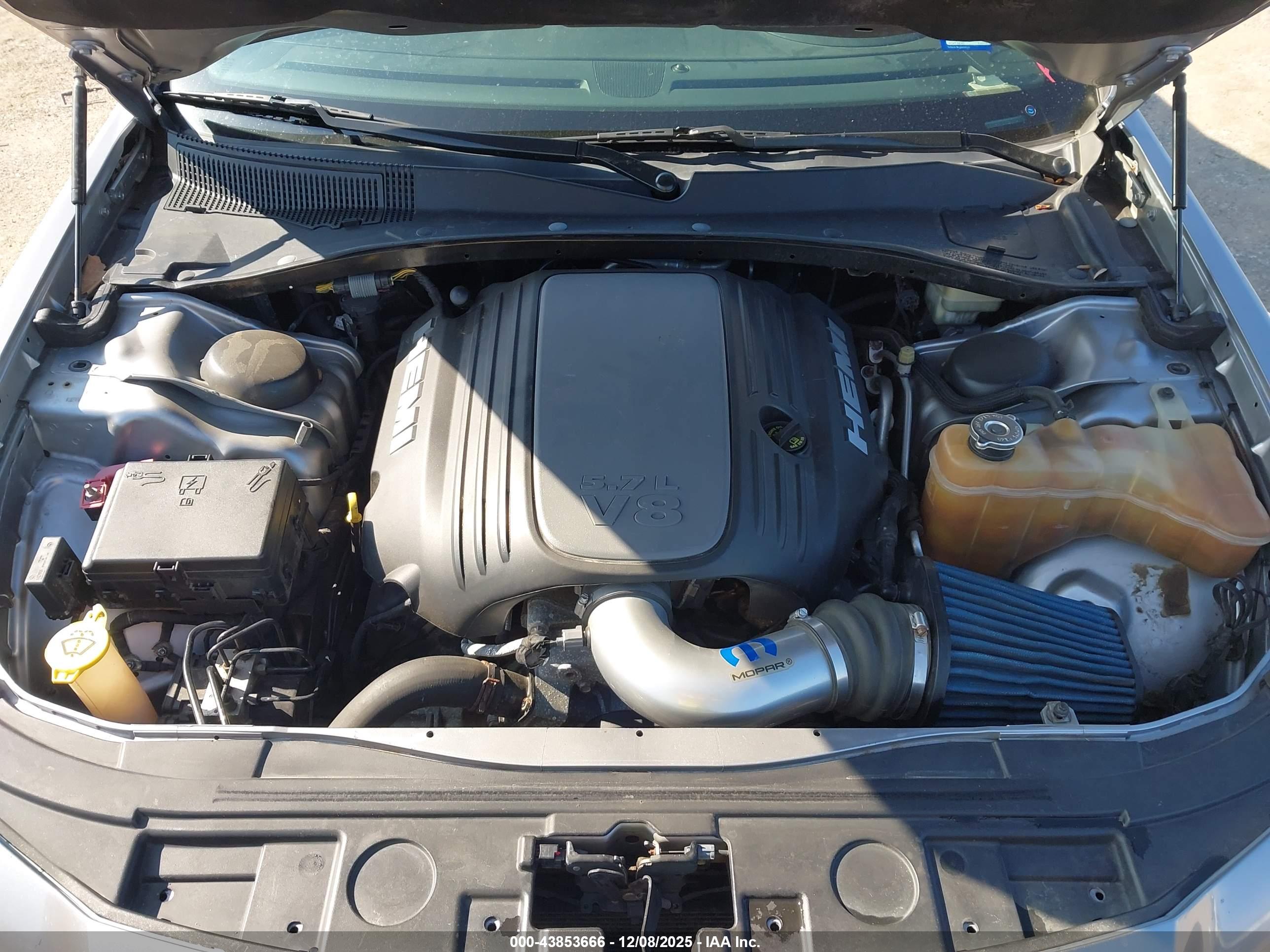 CHRYSLER 300 image 10