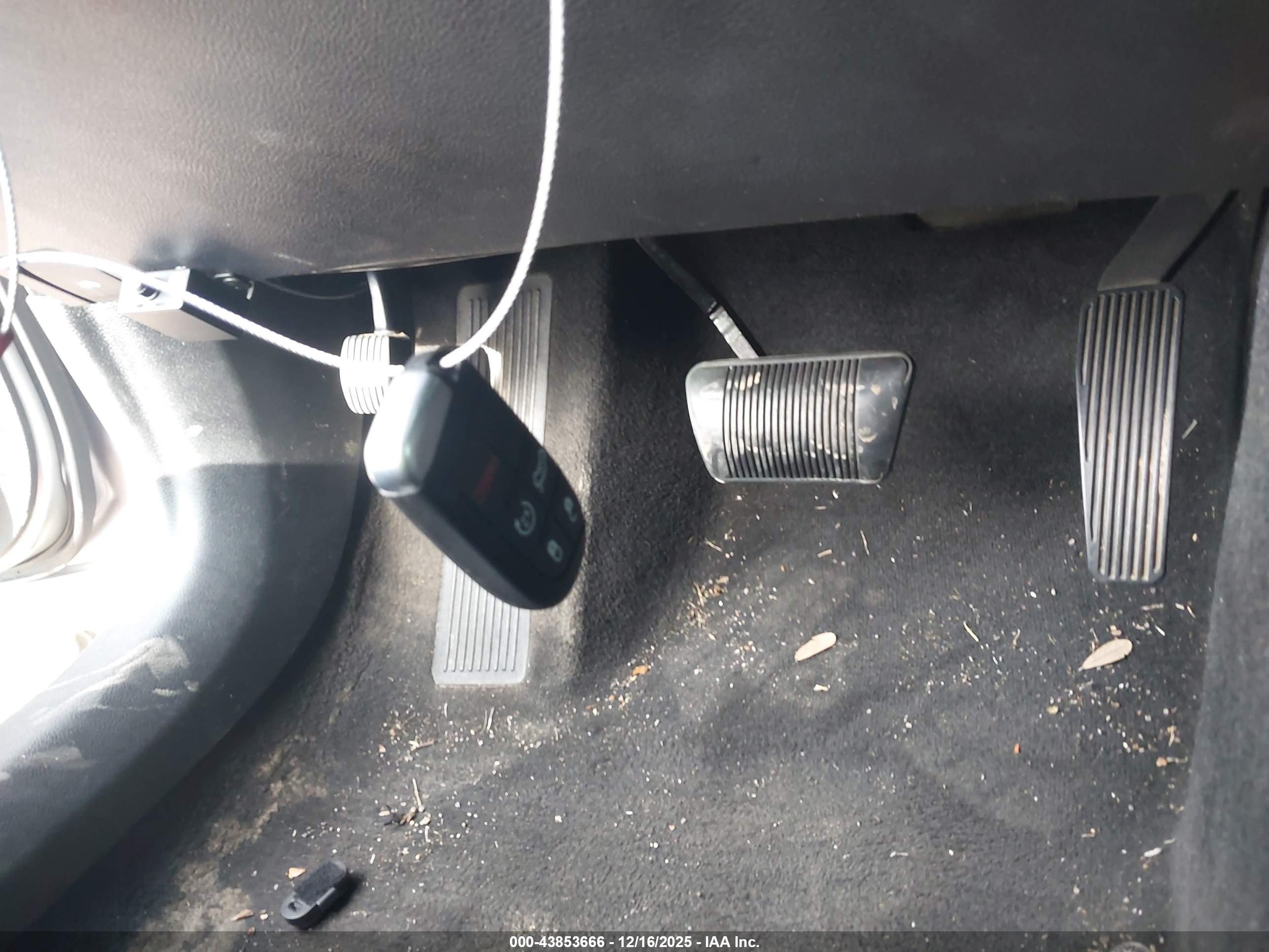 CHRYSLER 300 image 11
