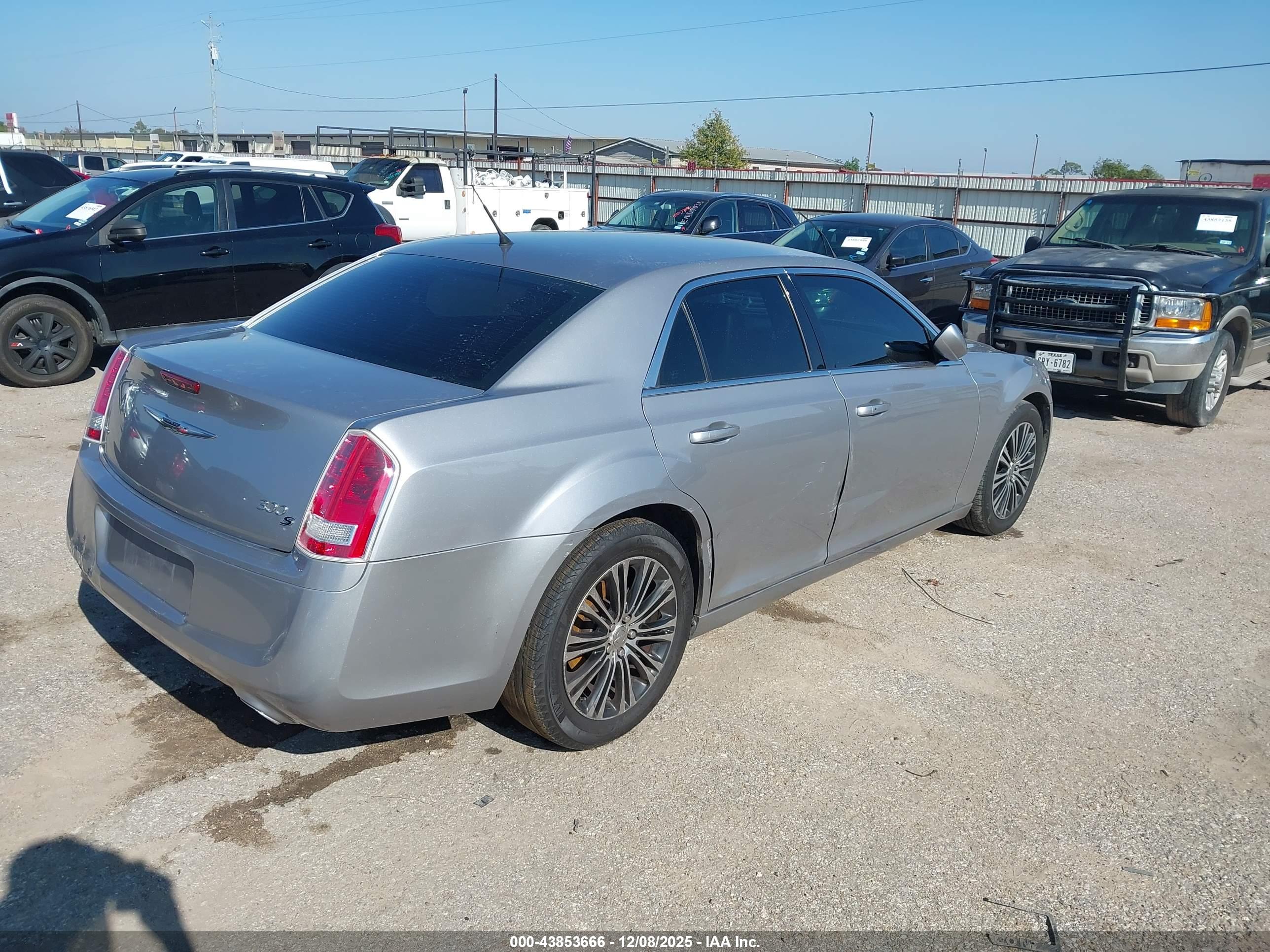 CHRYSLER 300 image 4