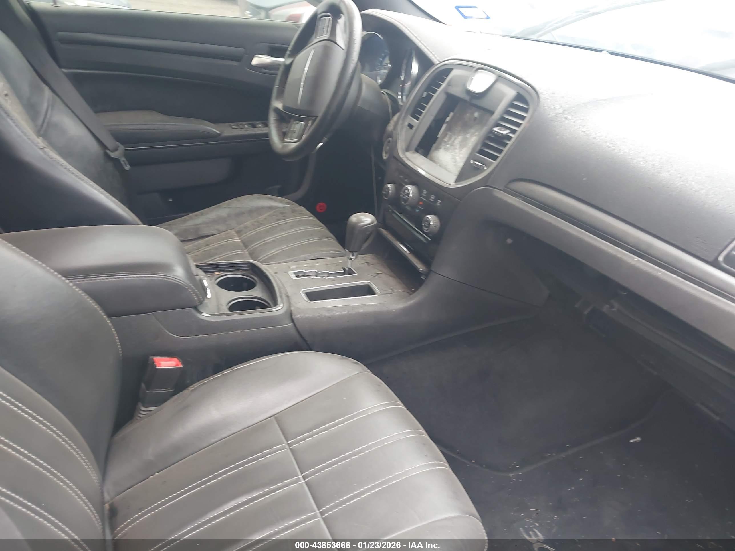 CHRYSLER 300 image 5
