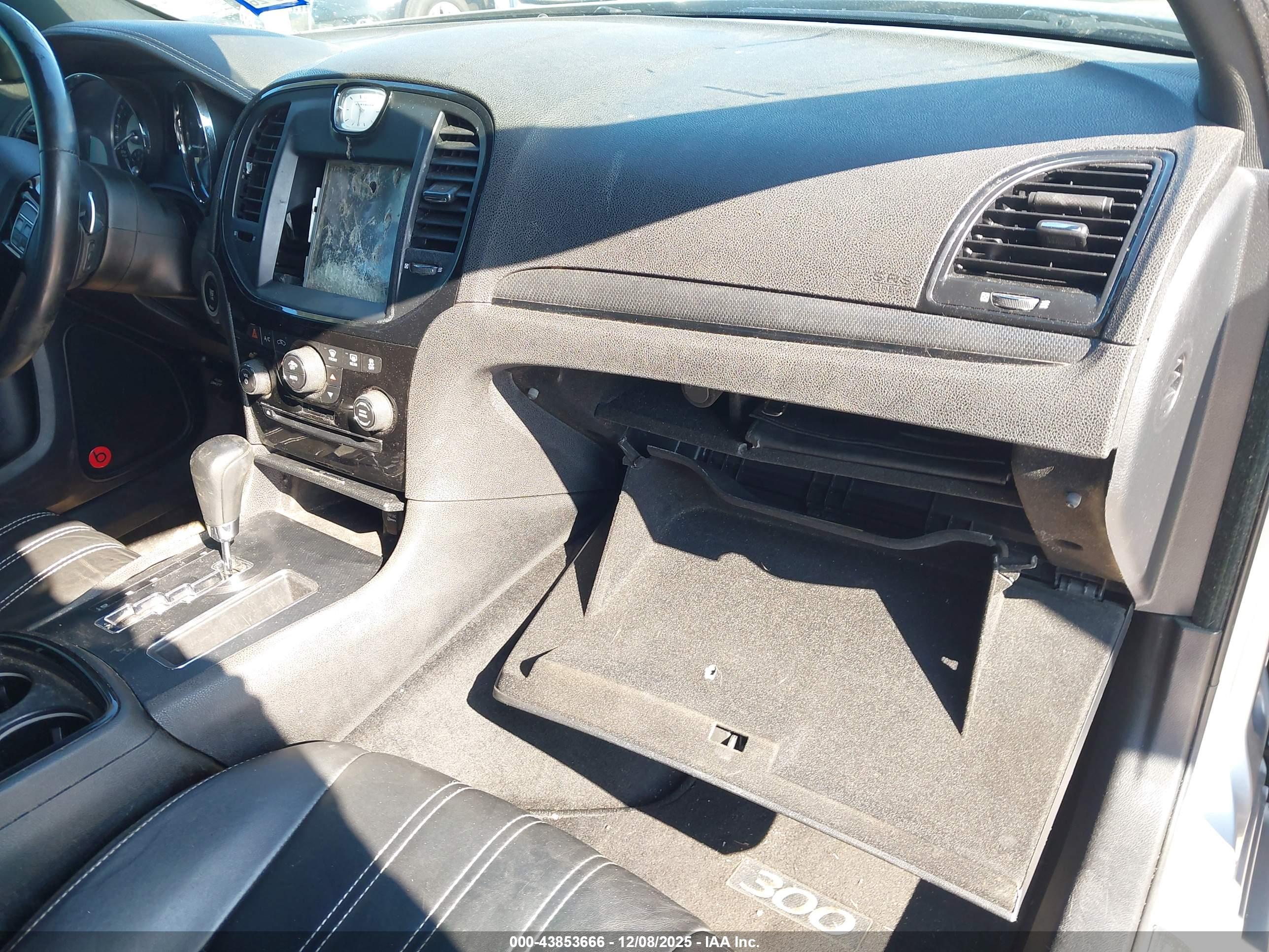 CHRYSLER 300 image 6