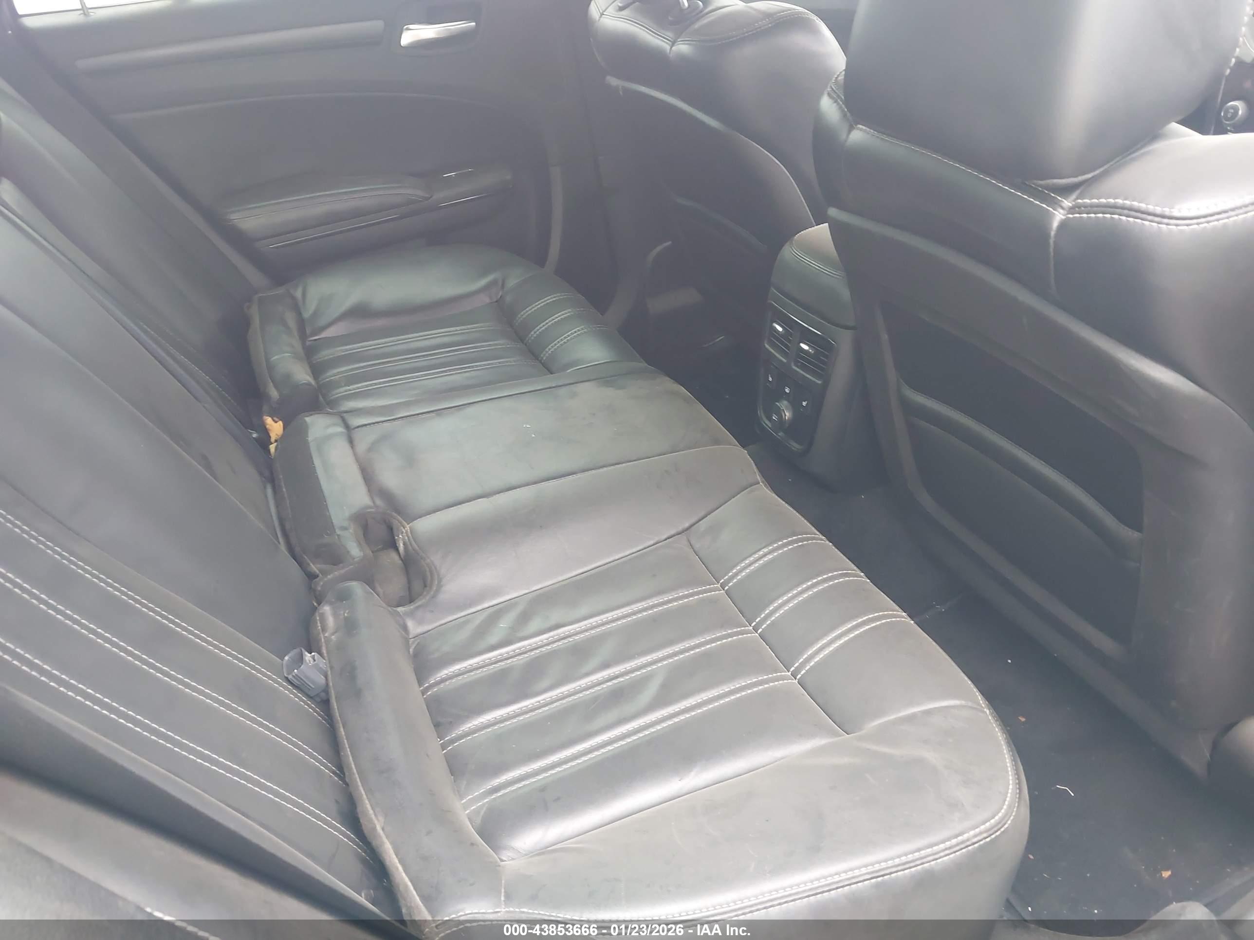 CHRYSLER 300 image 8