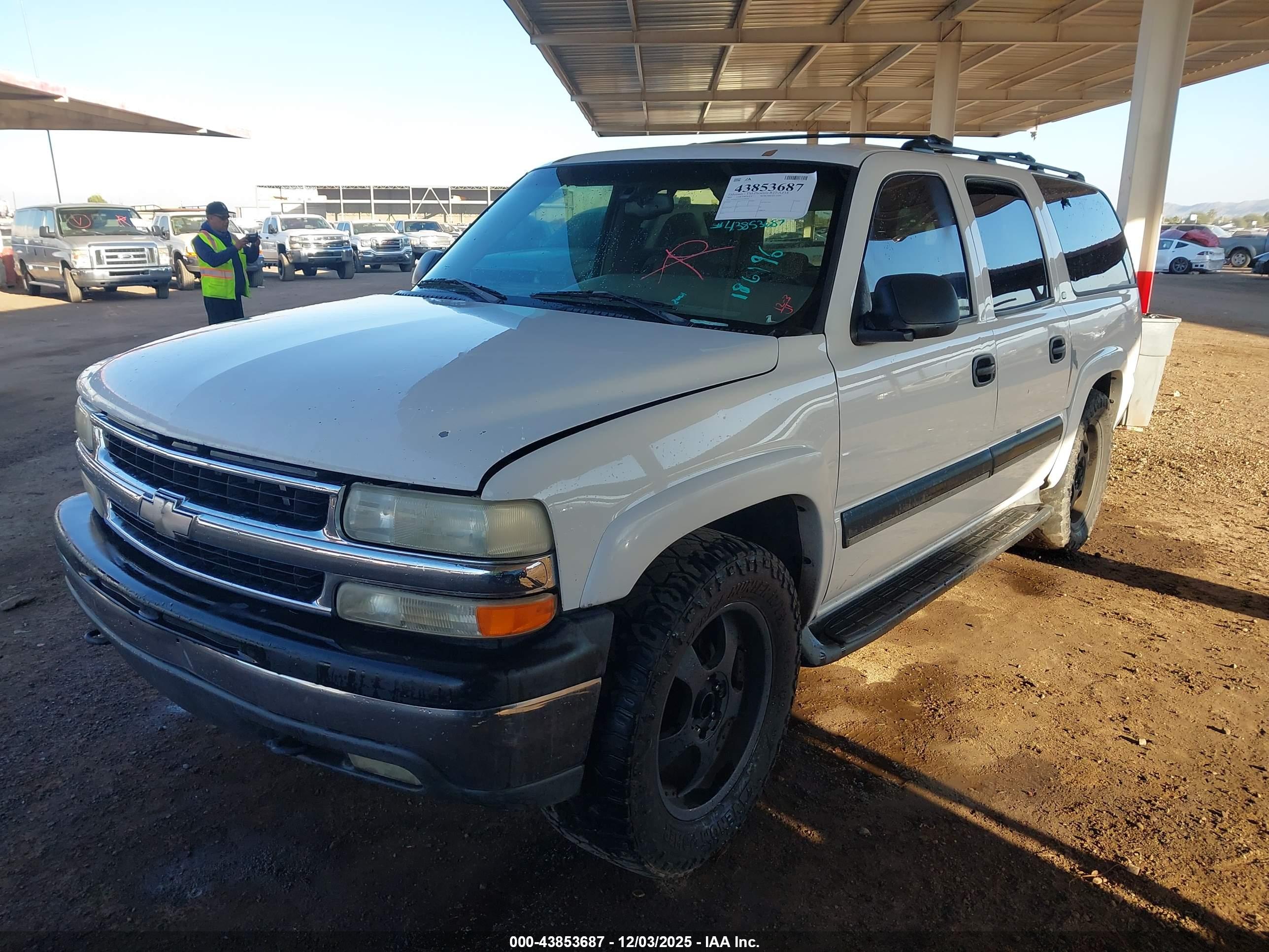 CHEVROLET SUBURBAN image 2