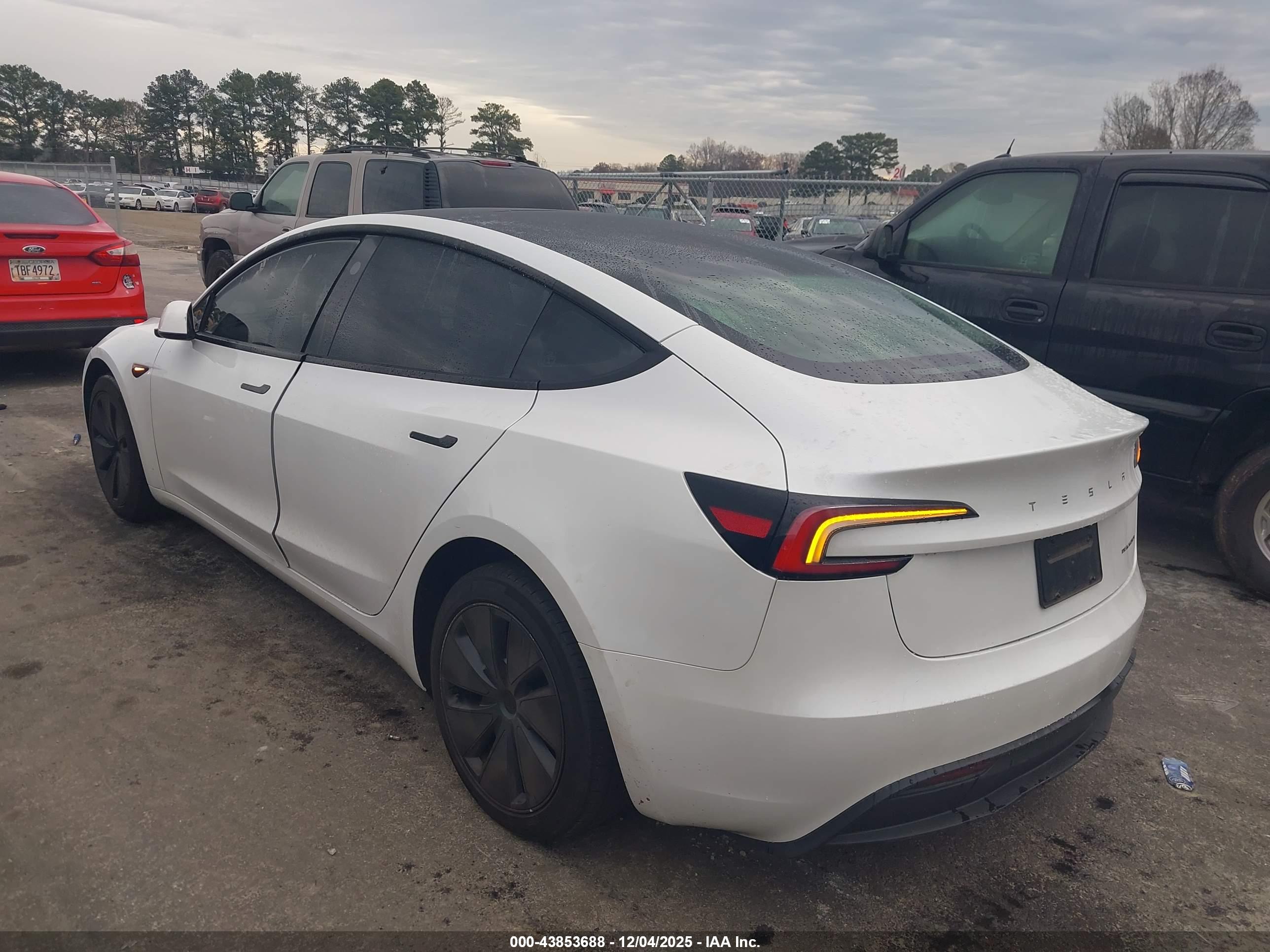TESLA MODEL image 3
