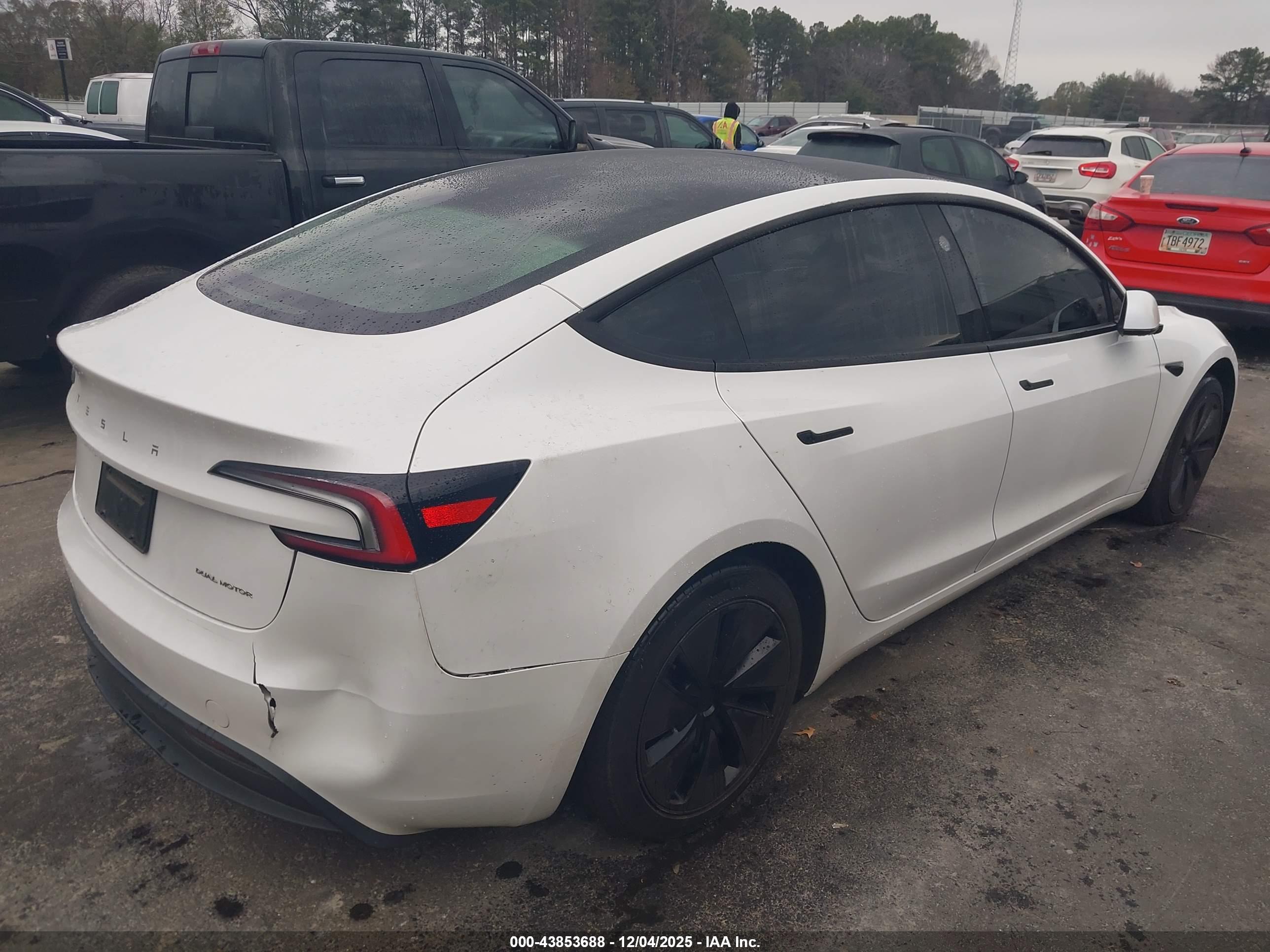 TESLA MODEL image 4