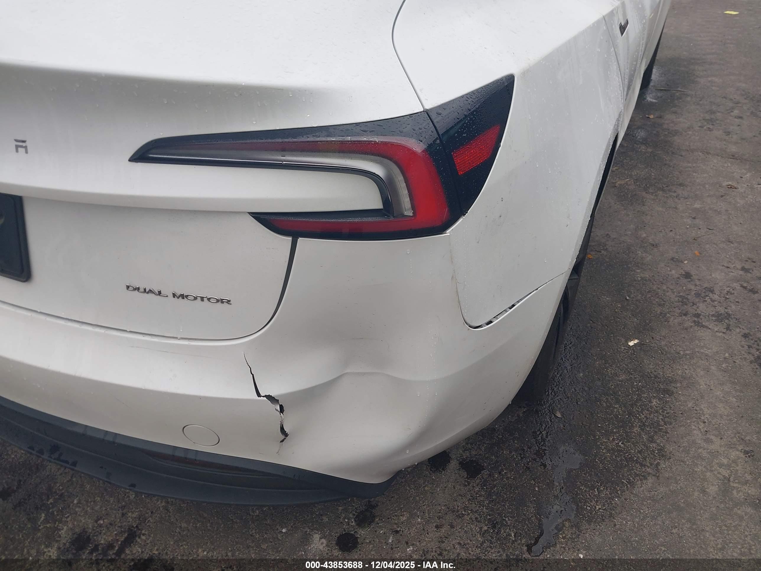 TESLA MODEL image 6