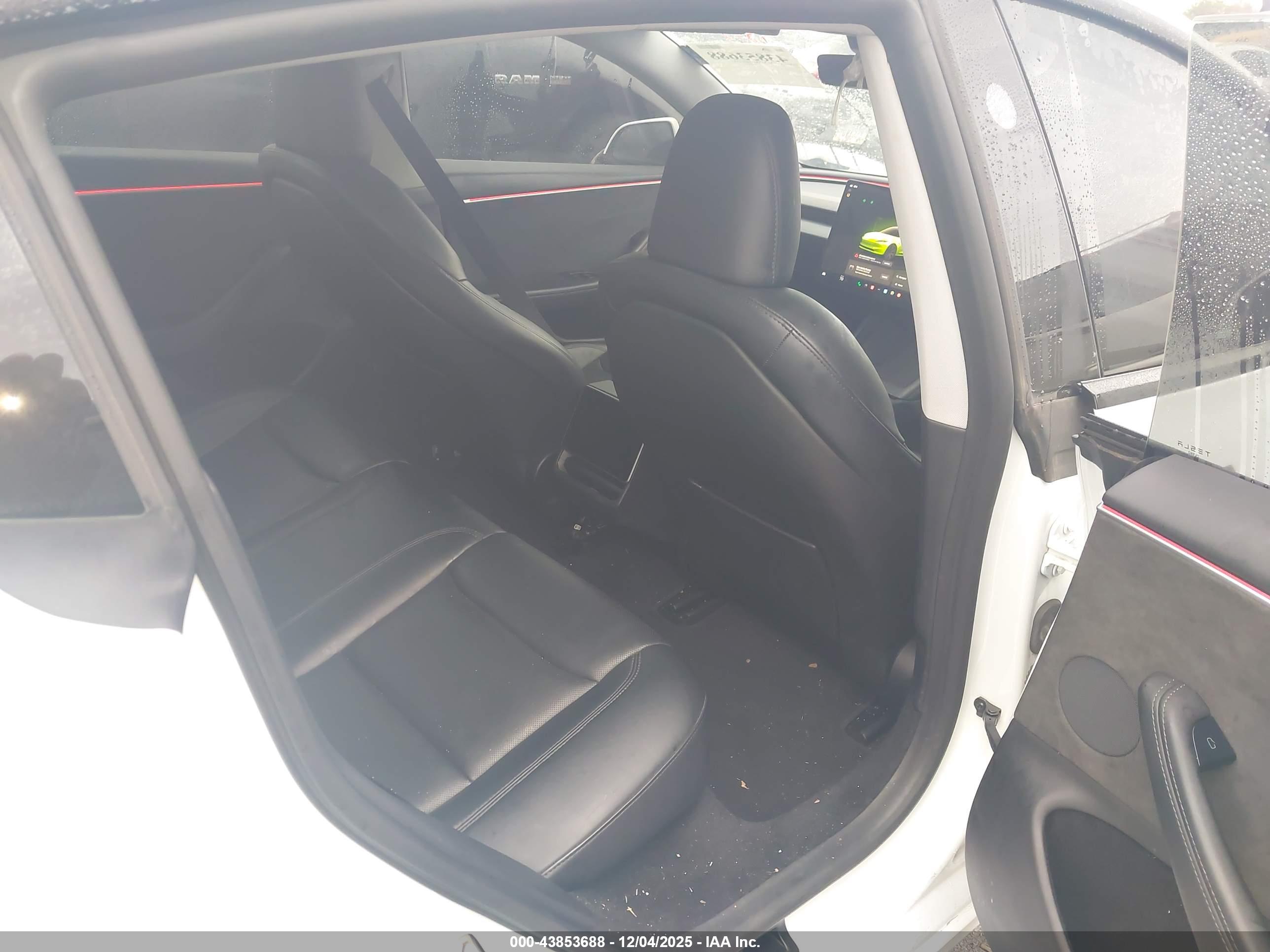 TESLA MODEL image 8