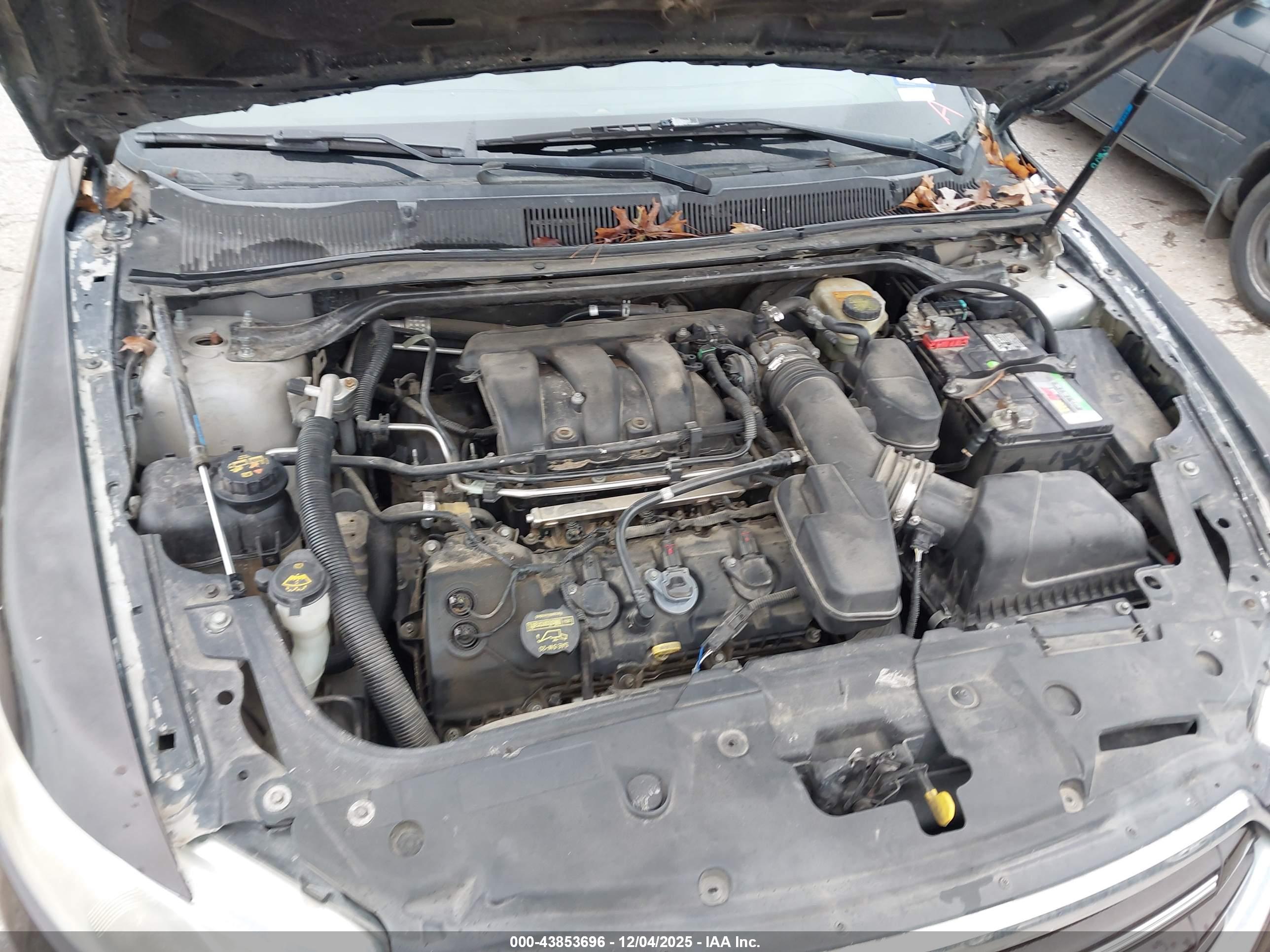 FORD TAURUS image 10