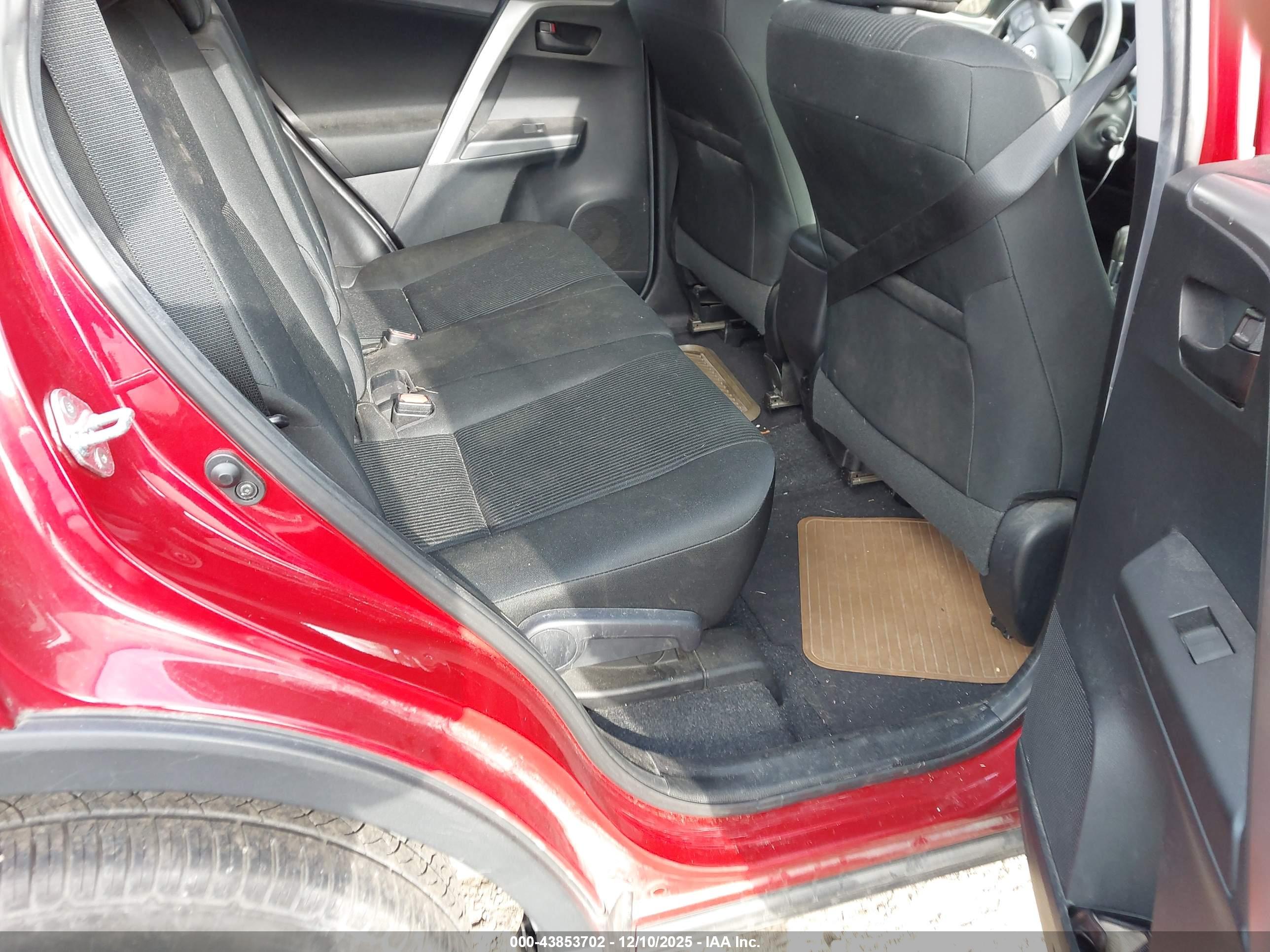 TOYOTA RAV4 image 8