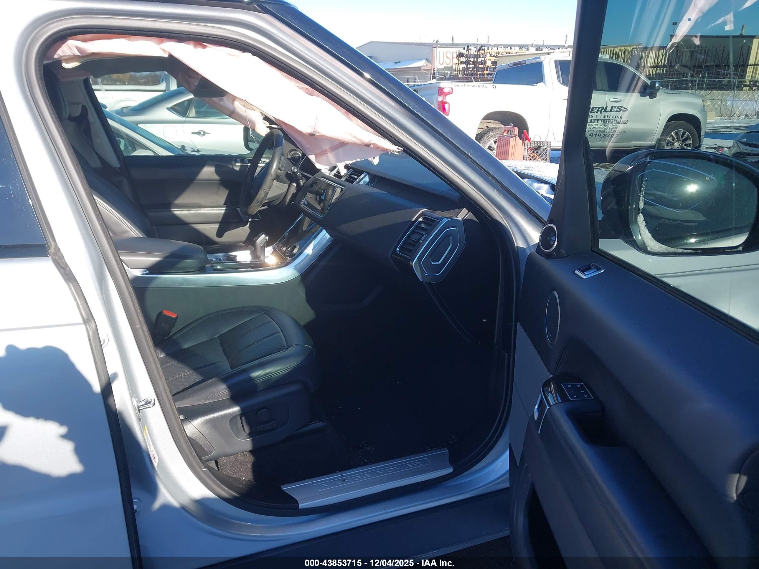 LAND ROVER image 5