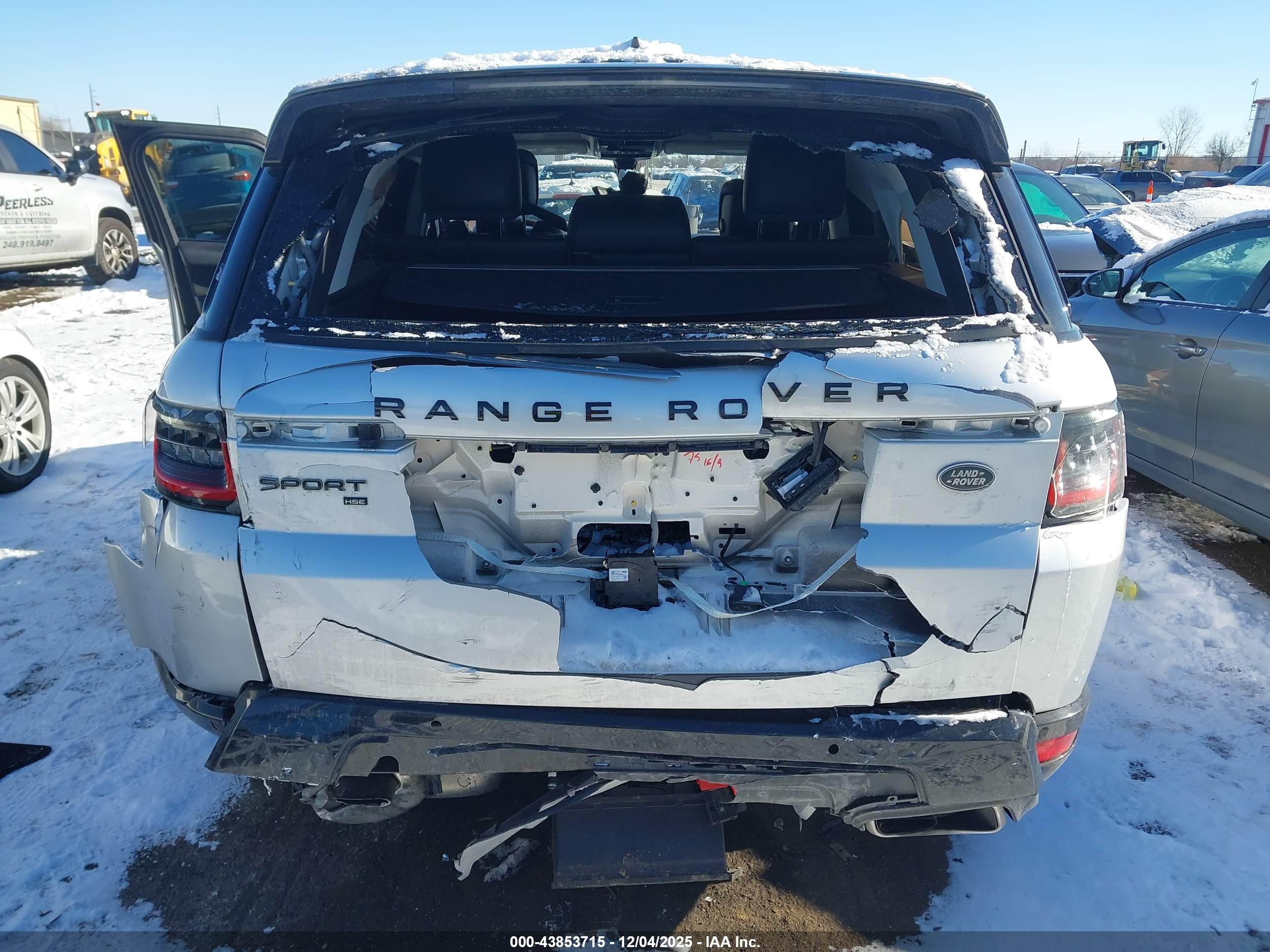LAND ROVER image 6