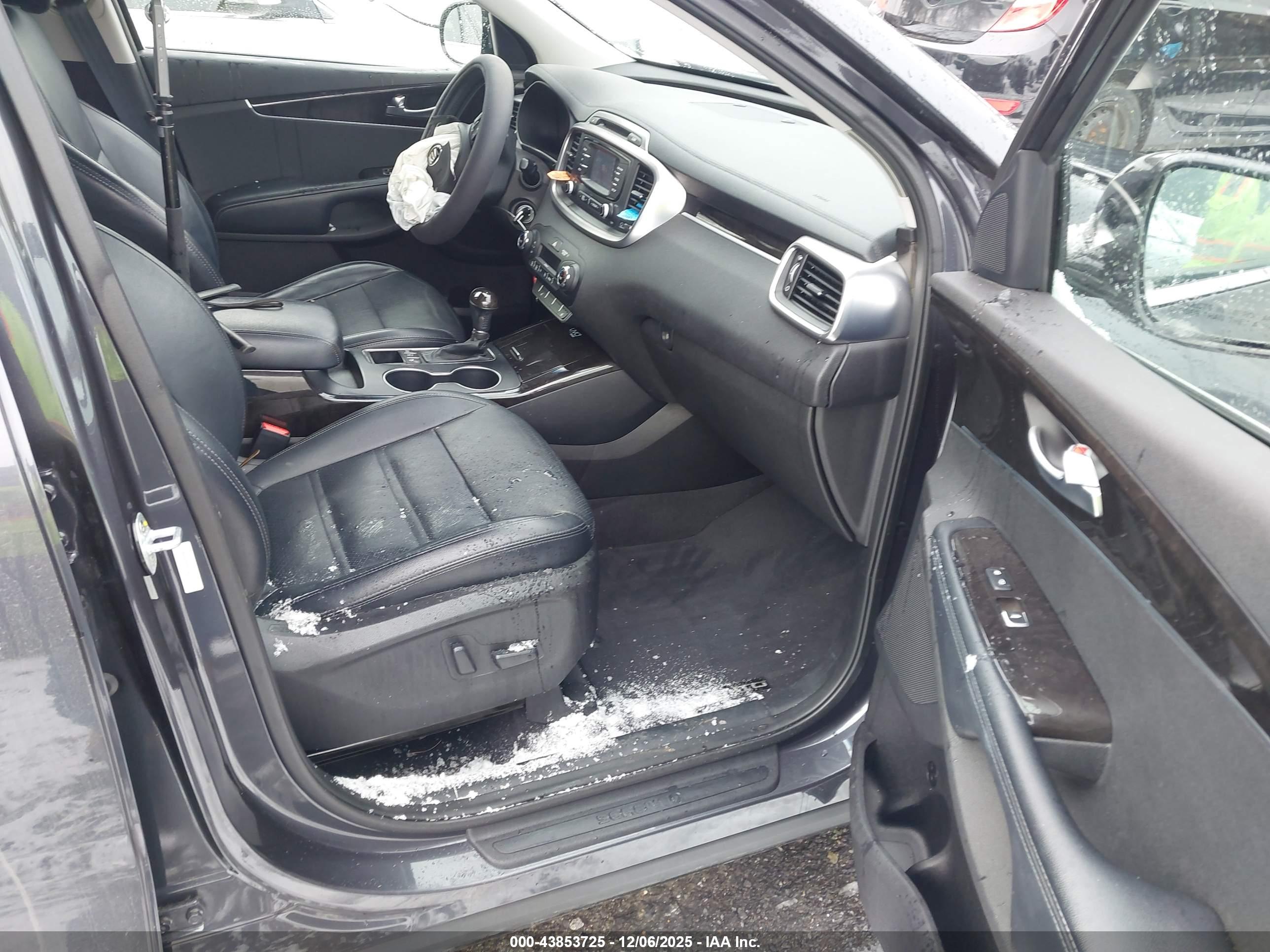 KIA SORENTO image 5