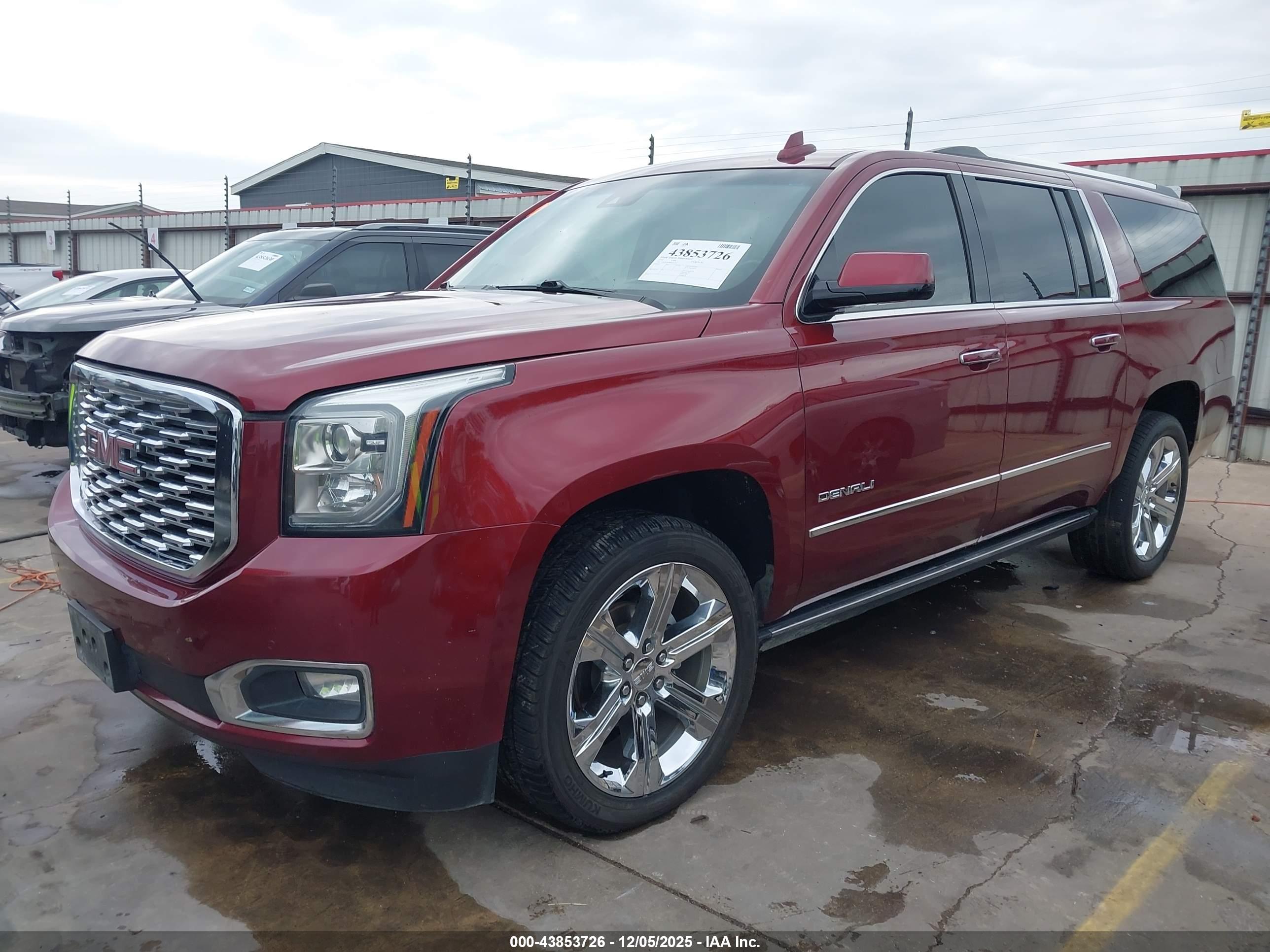 GMC YUKON image 2