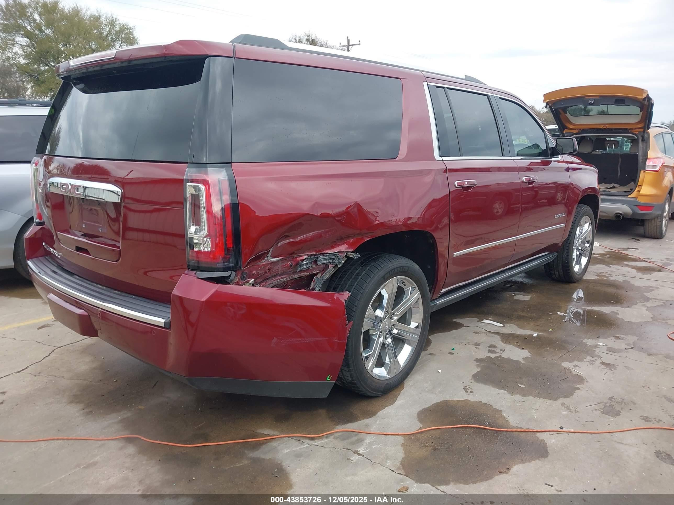 GMC YUKON image 4
