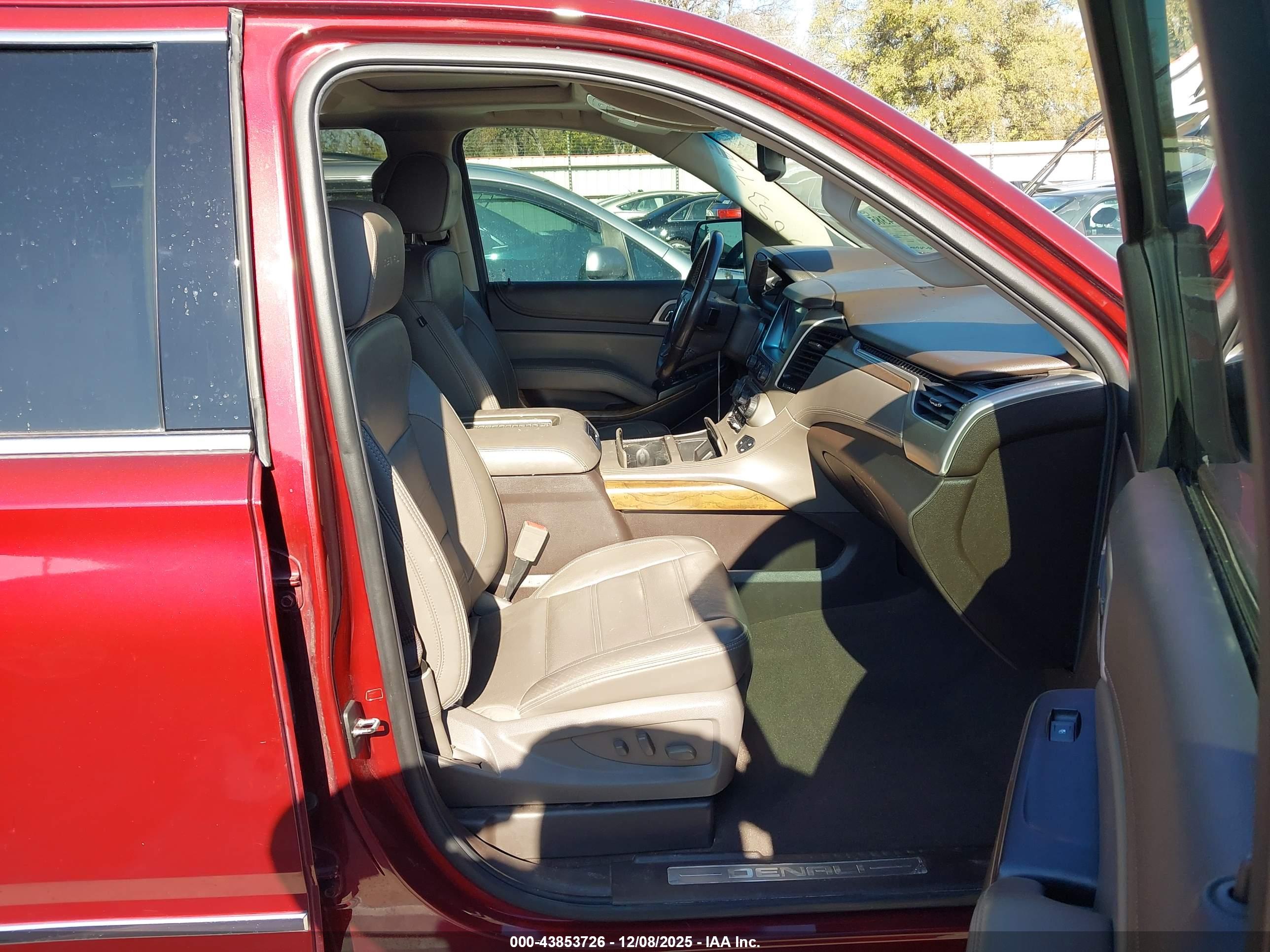 GMC YUKON image 5
