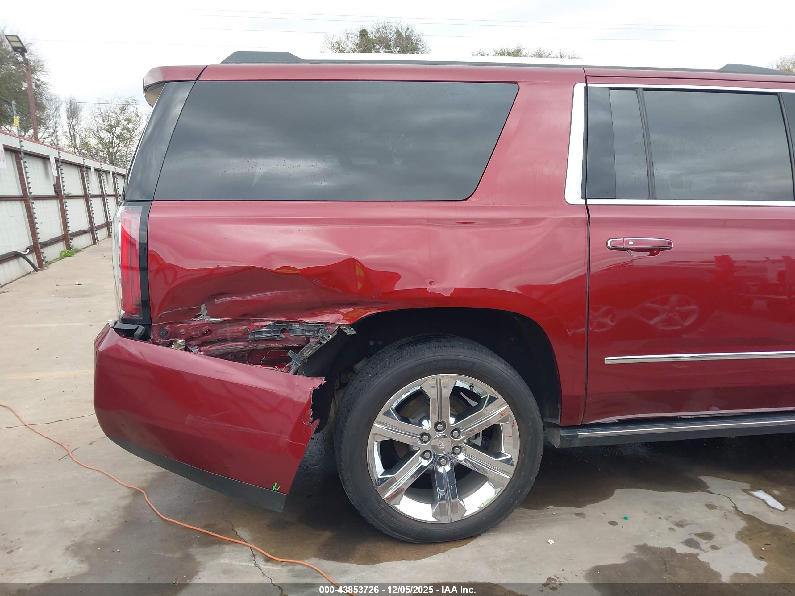 GMC YUKON image 6