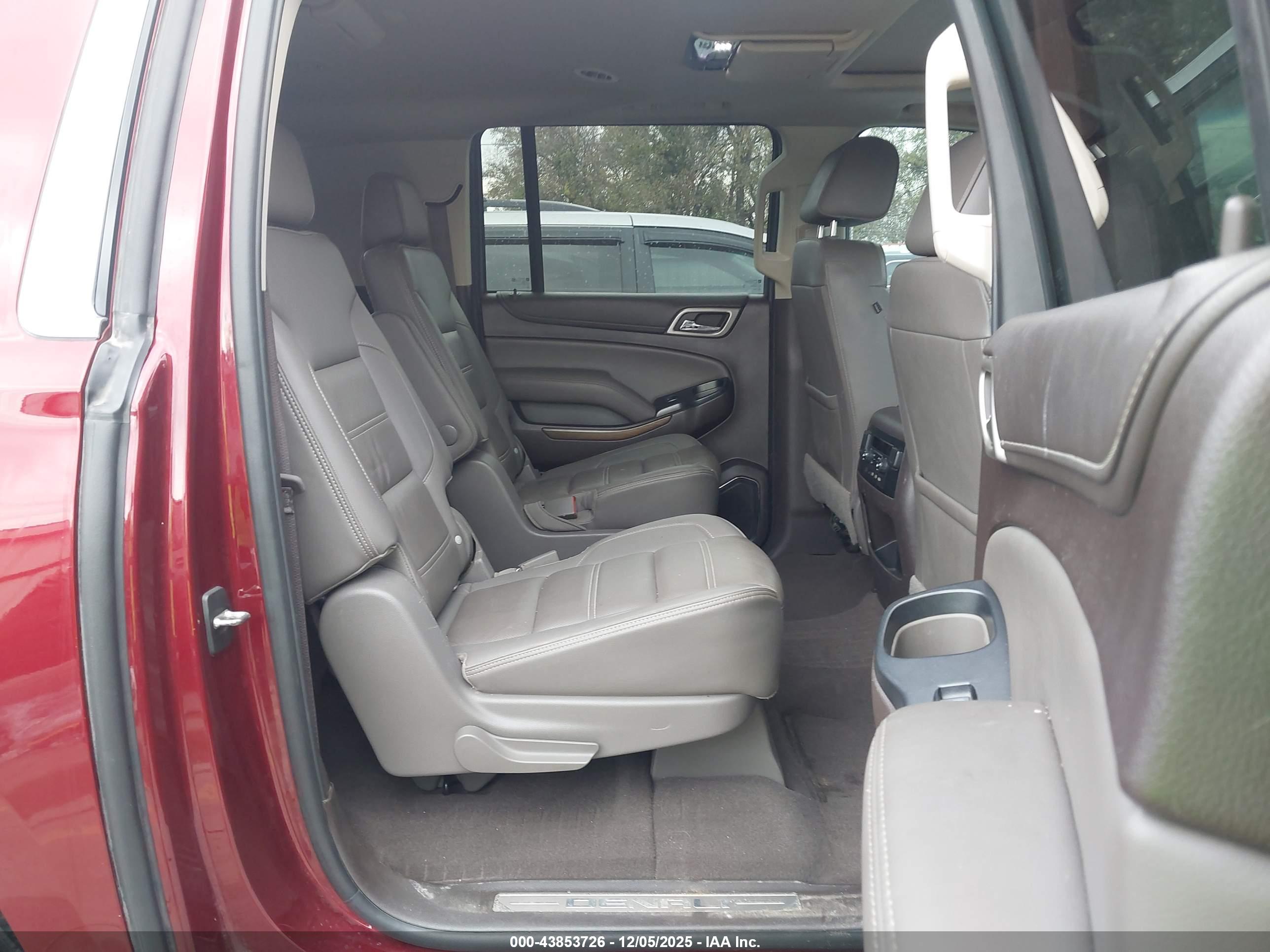 GMC YUKON image 8