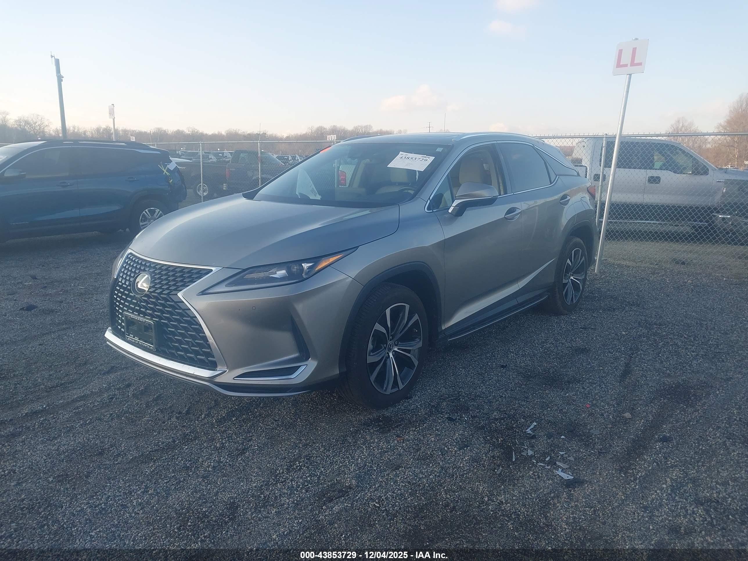 LEXUS RX image 2