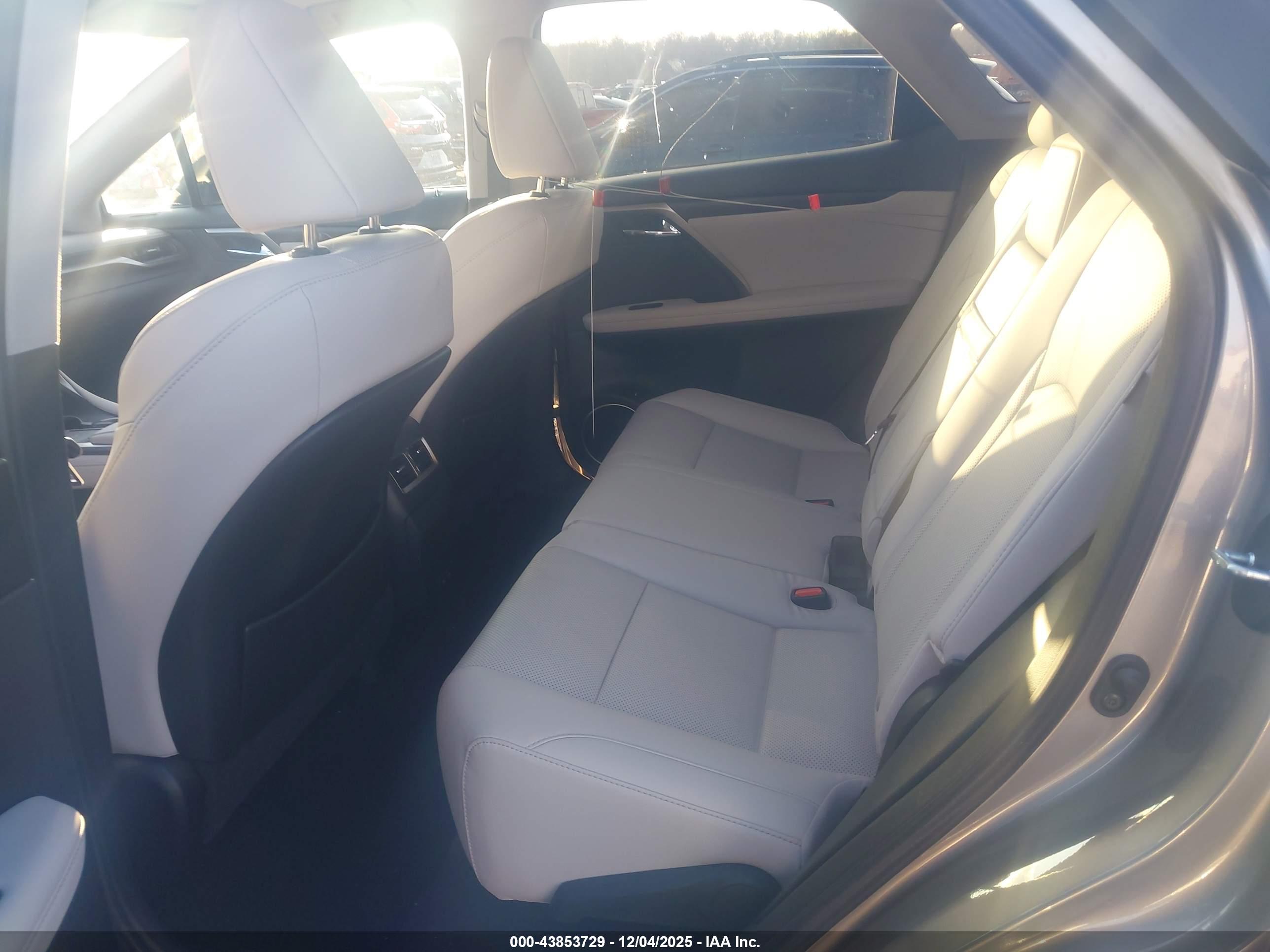 LEXUS RX image 8