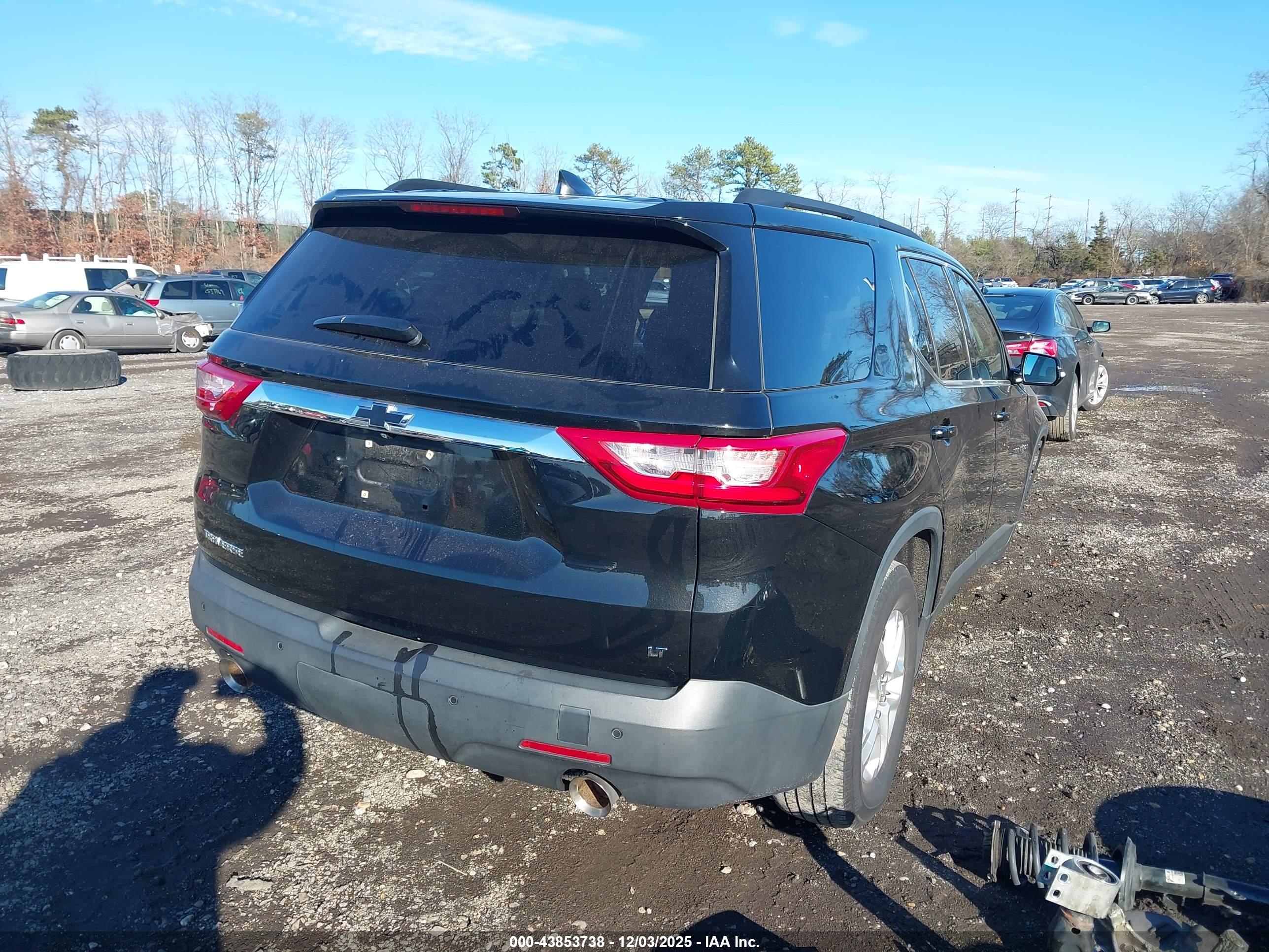 CHEVROLET TRAVERSE image 4