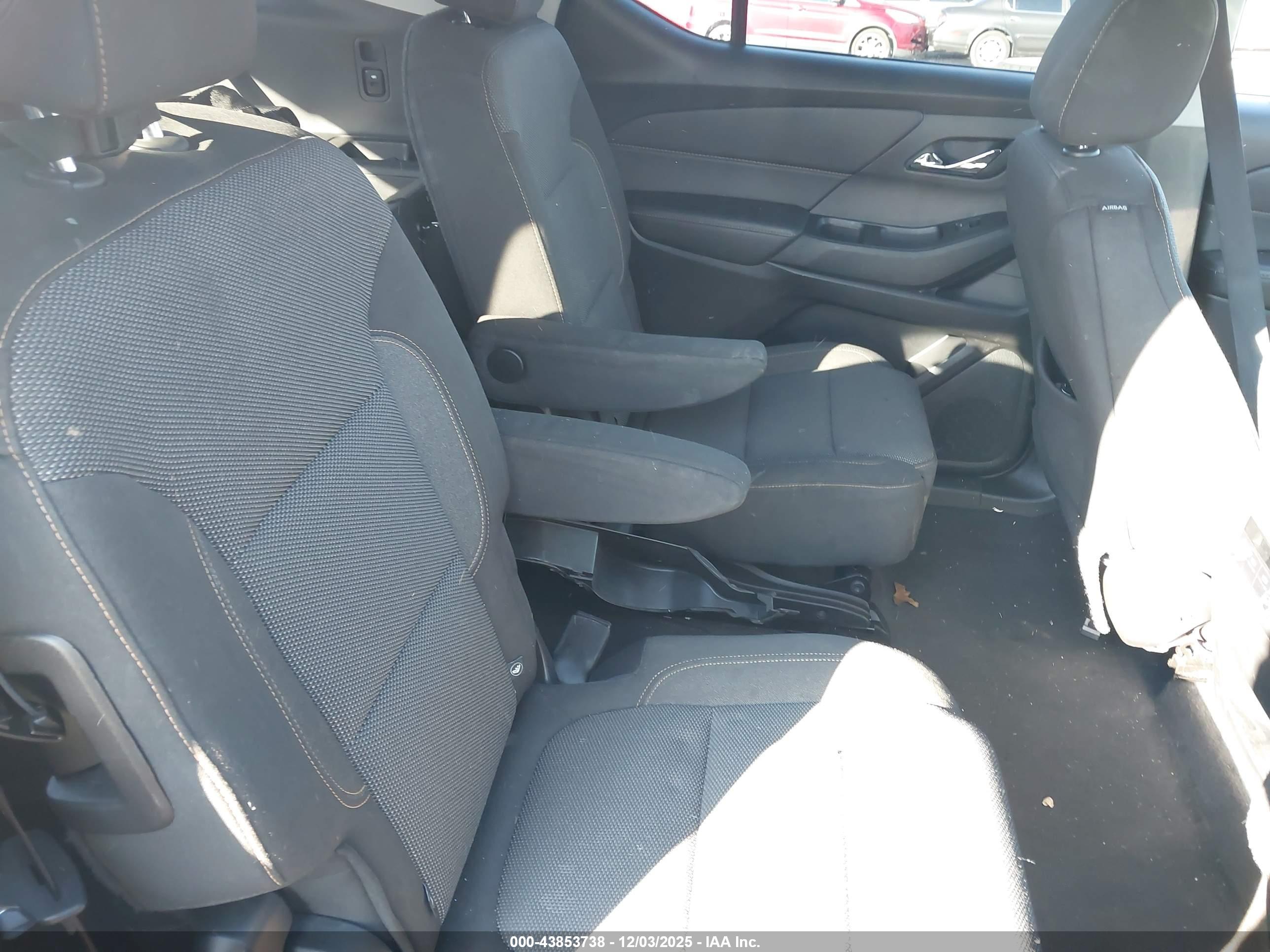 CHEVROLET TRAVERSE image 8