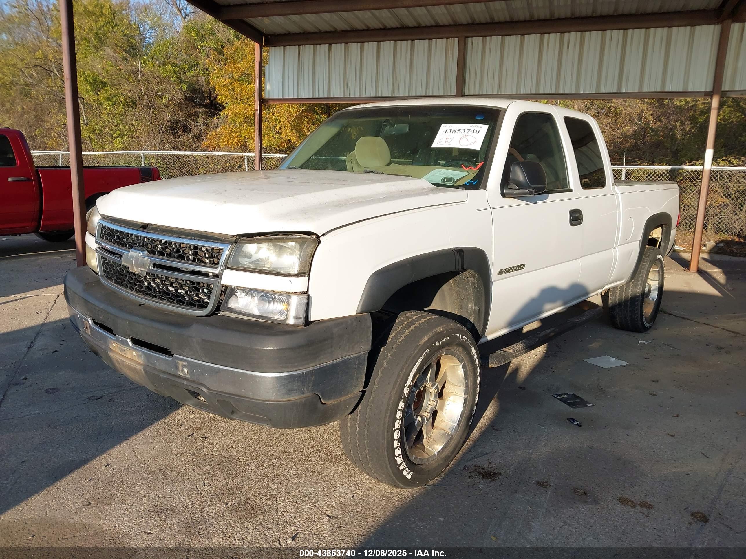 CHEVROLET SILVERADO image 2