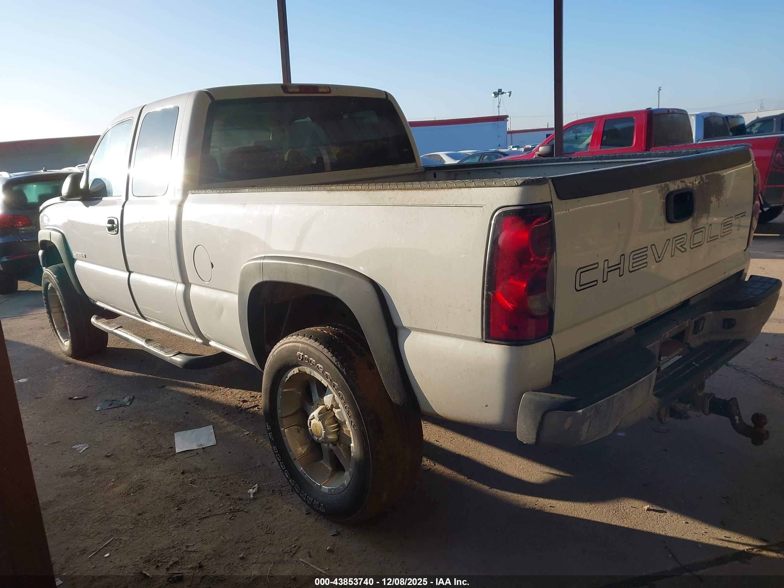CHEVROLET SILVERADO image 3