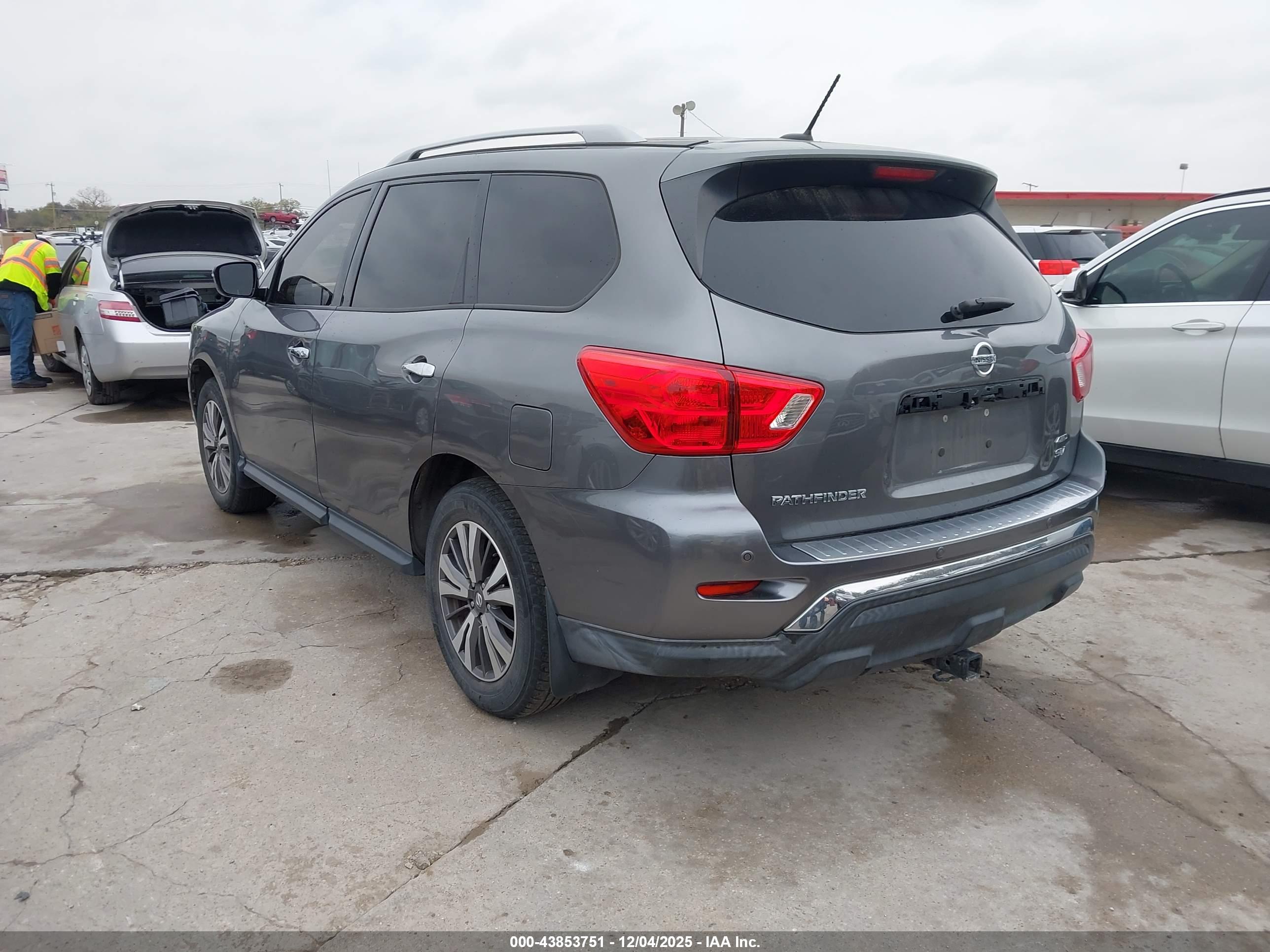 NISSAN PATHFINDER image 3