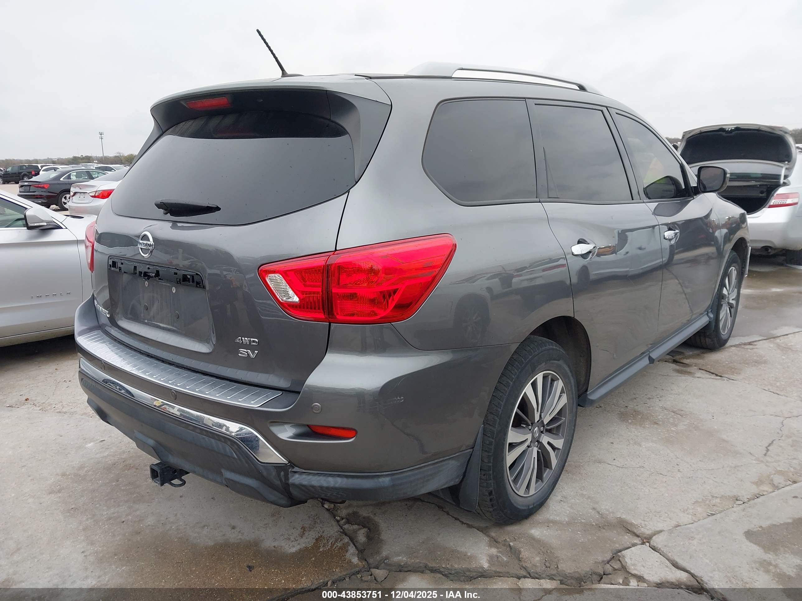 NISSAN PATHFINDER image 4