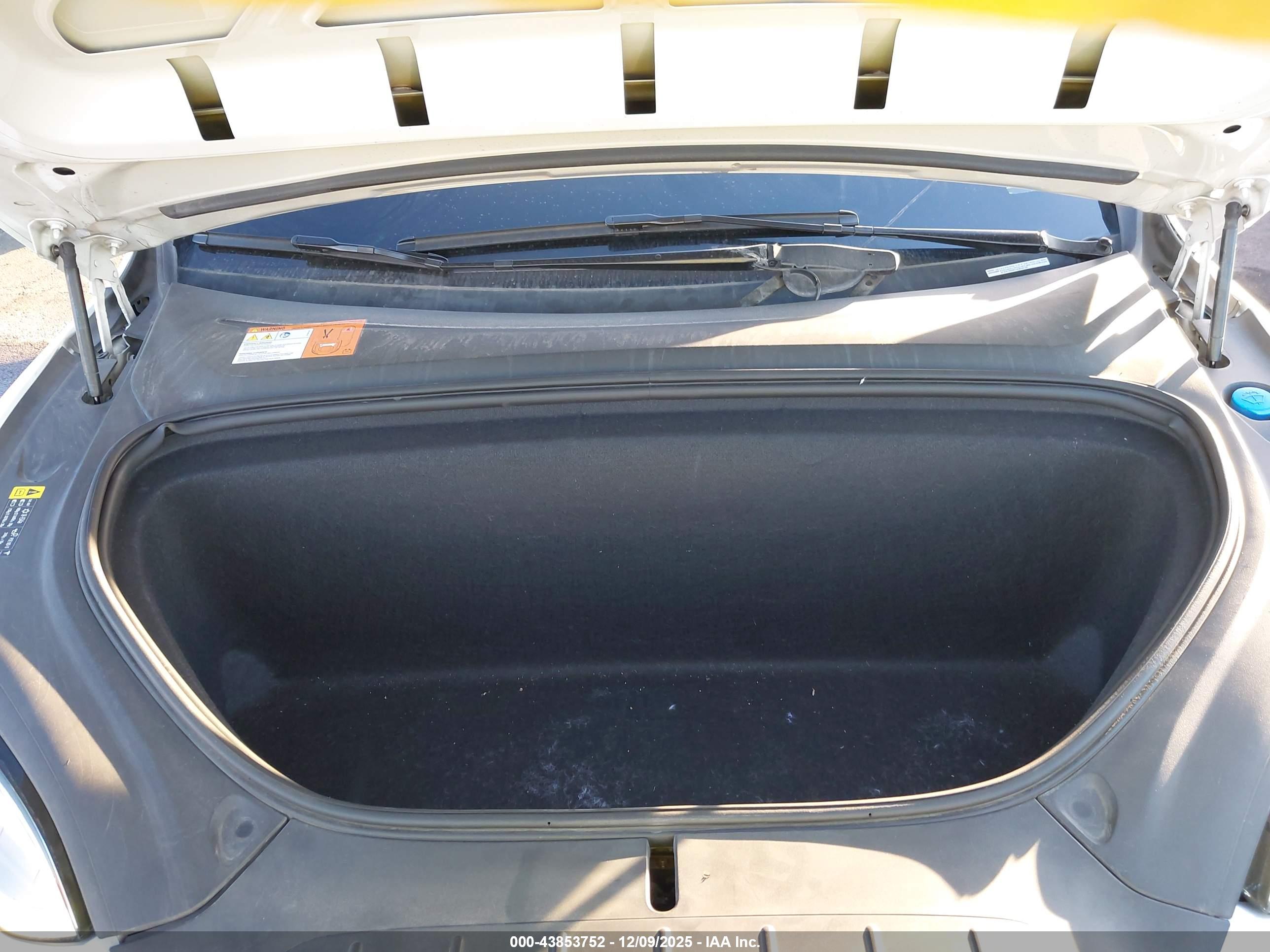 TESLA MODEL image 10