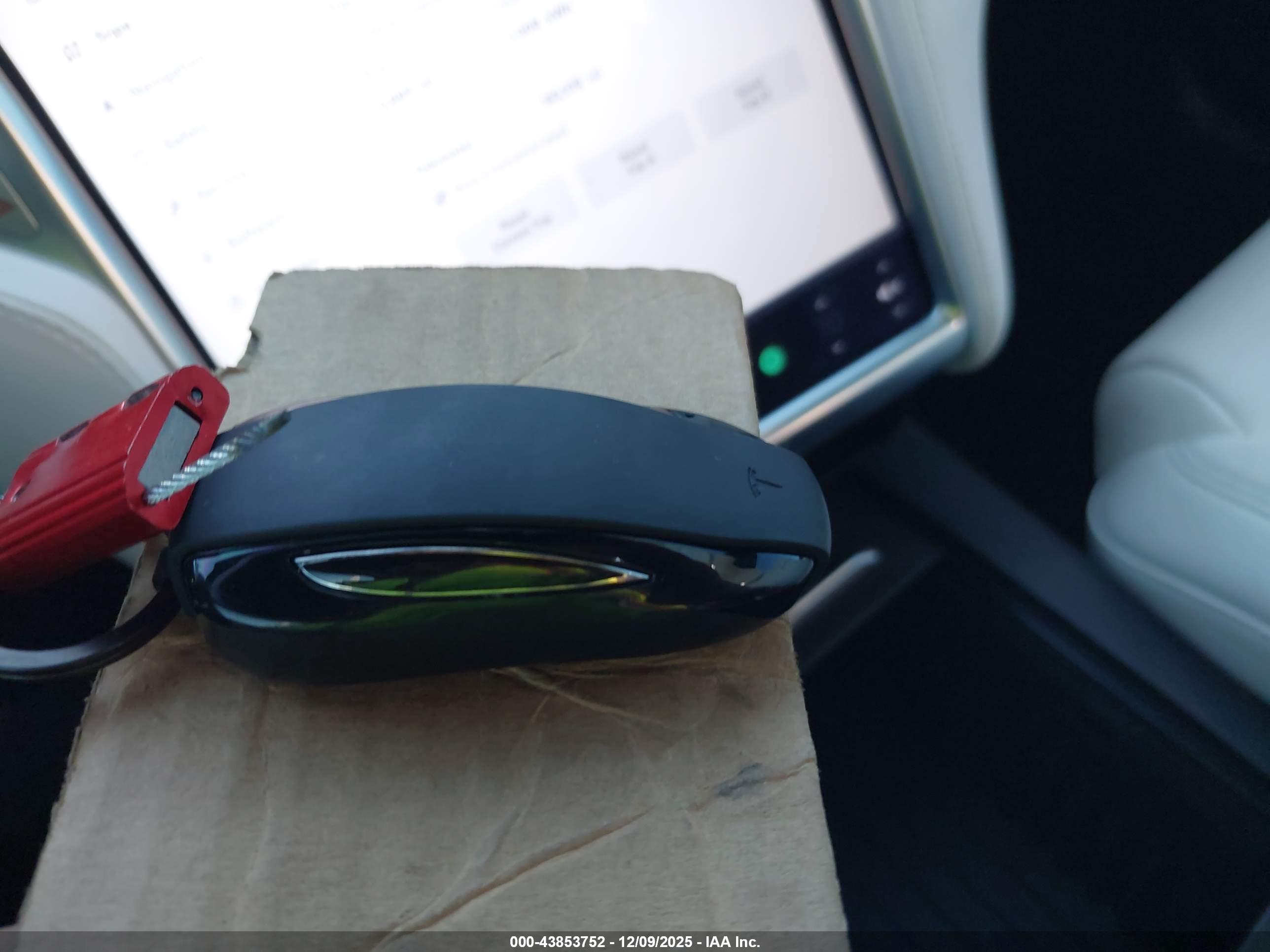 TESLA MODEL image 11