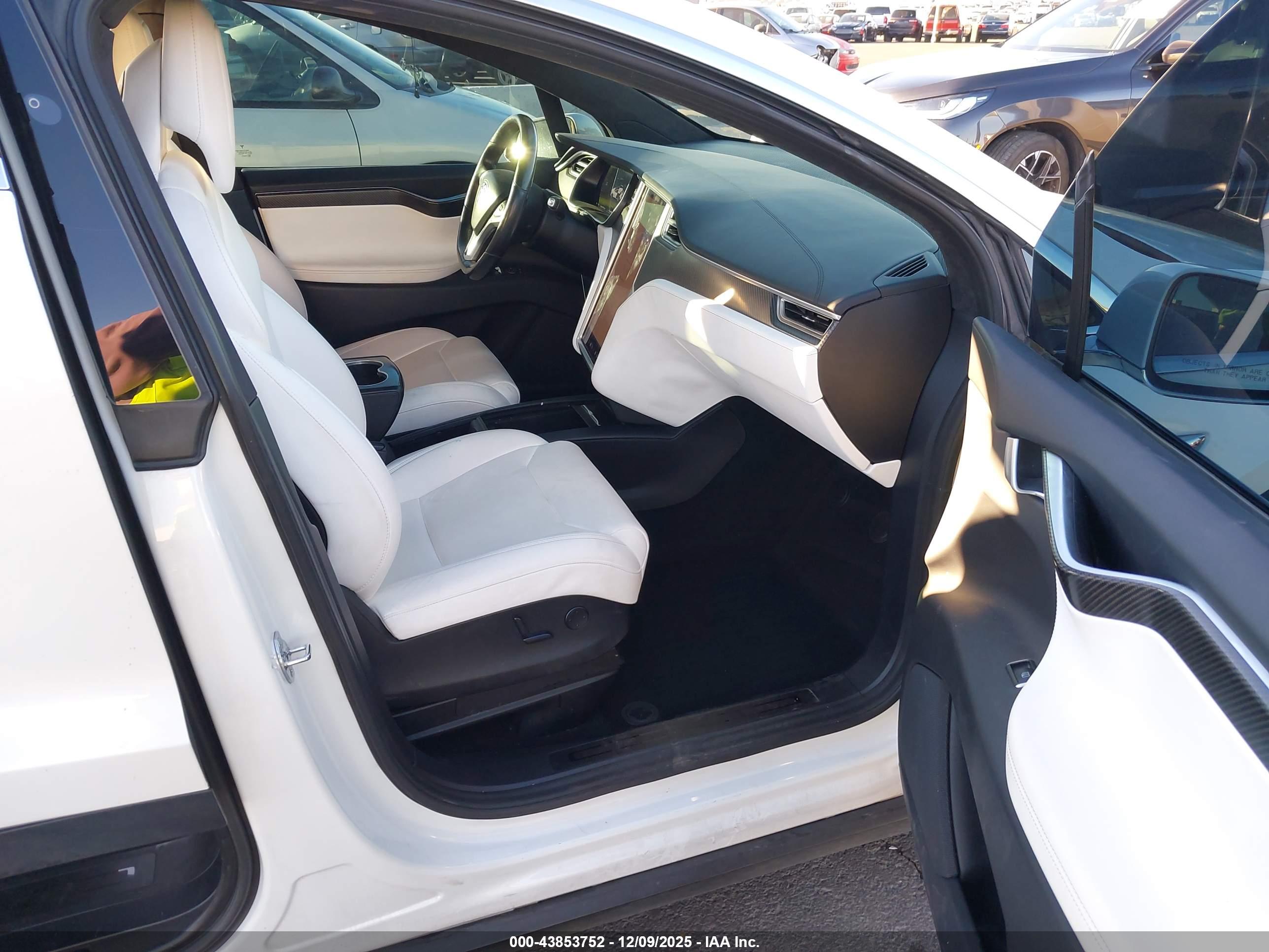 TESLA MODEL image 5
