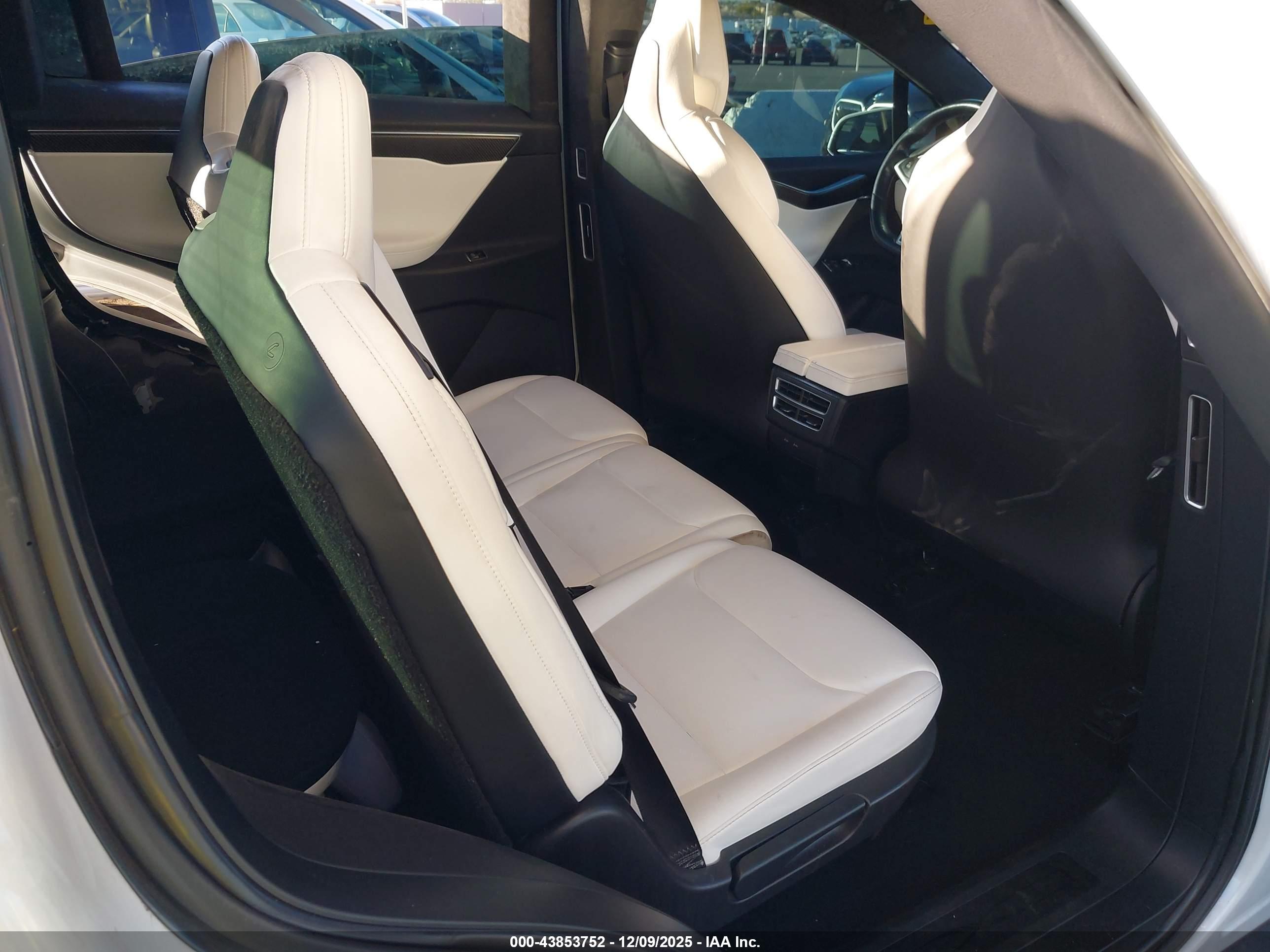TESLA MODEL image 8